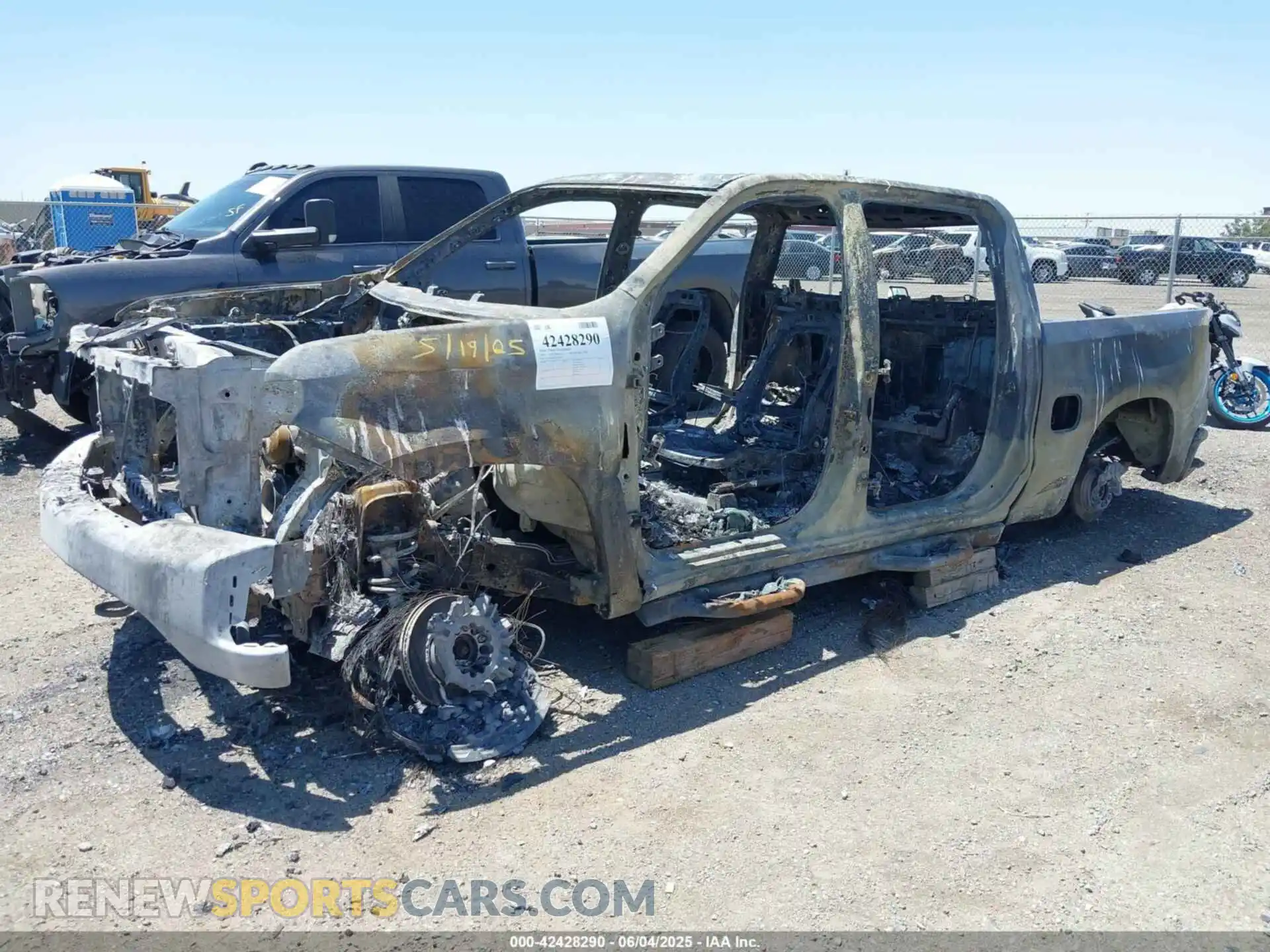 2 fotografías del automóvil dañado 1GCUYEED4LZ257536 CHEVROLET SILVERADO 1500 2020