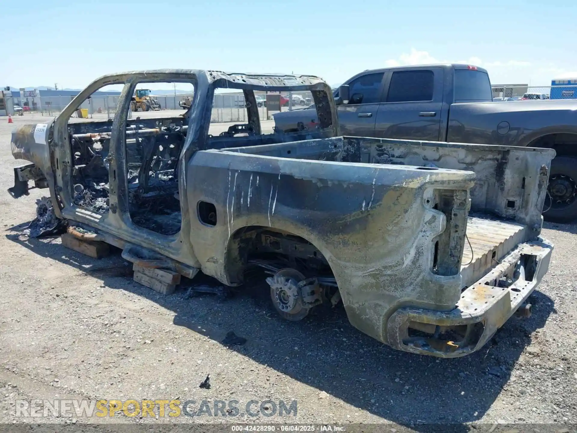 3 fotografías del automóvil dañado 1GCUYEED4LZ257536 CHEVROLET SILVERADO 1500 2020