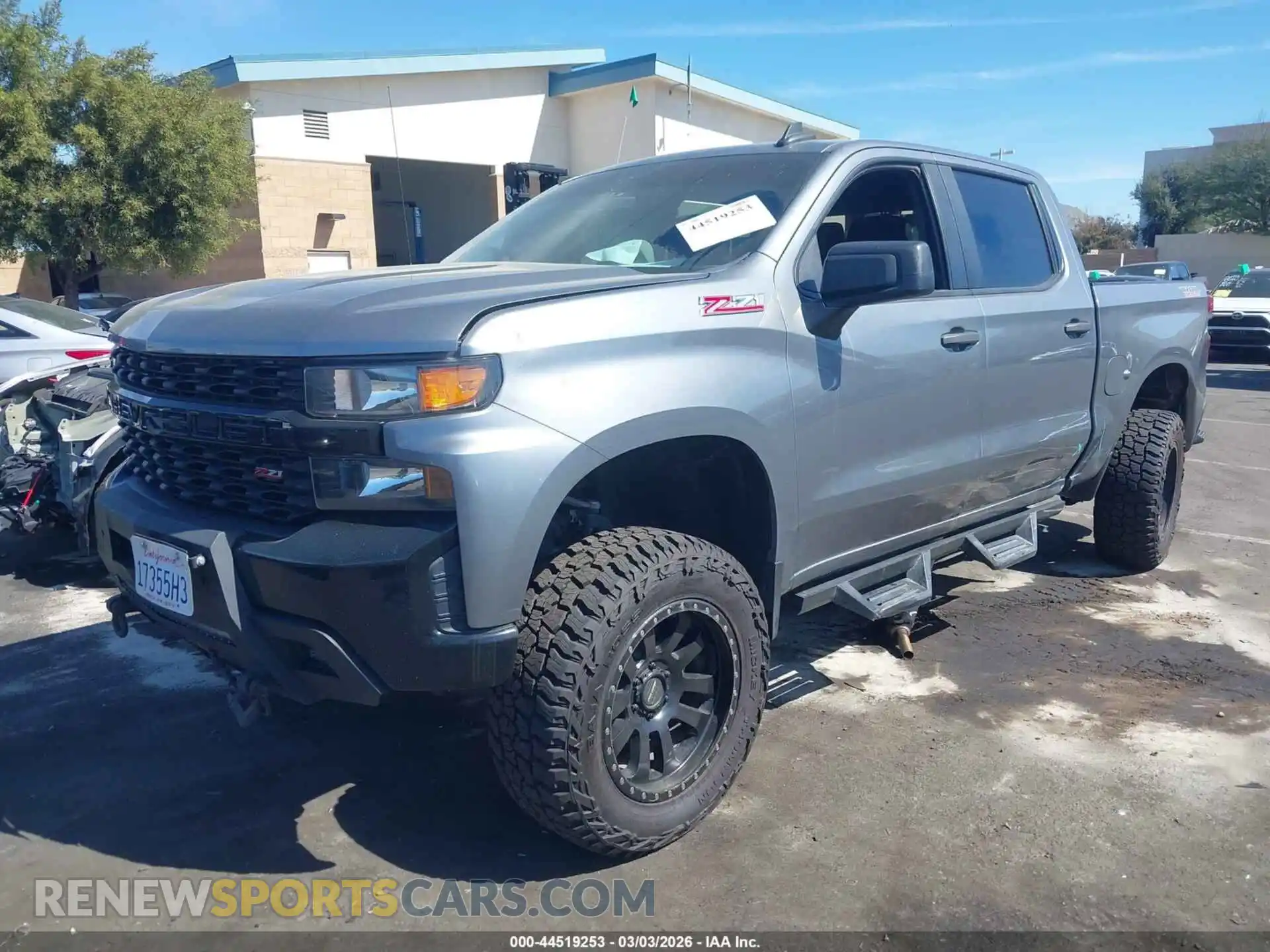 2 fotografías del automóvil dañado 1GCPYCEF3MZ246533 CHEVROLET SILVERADO 1500 2021