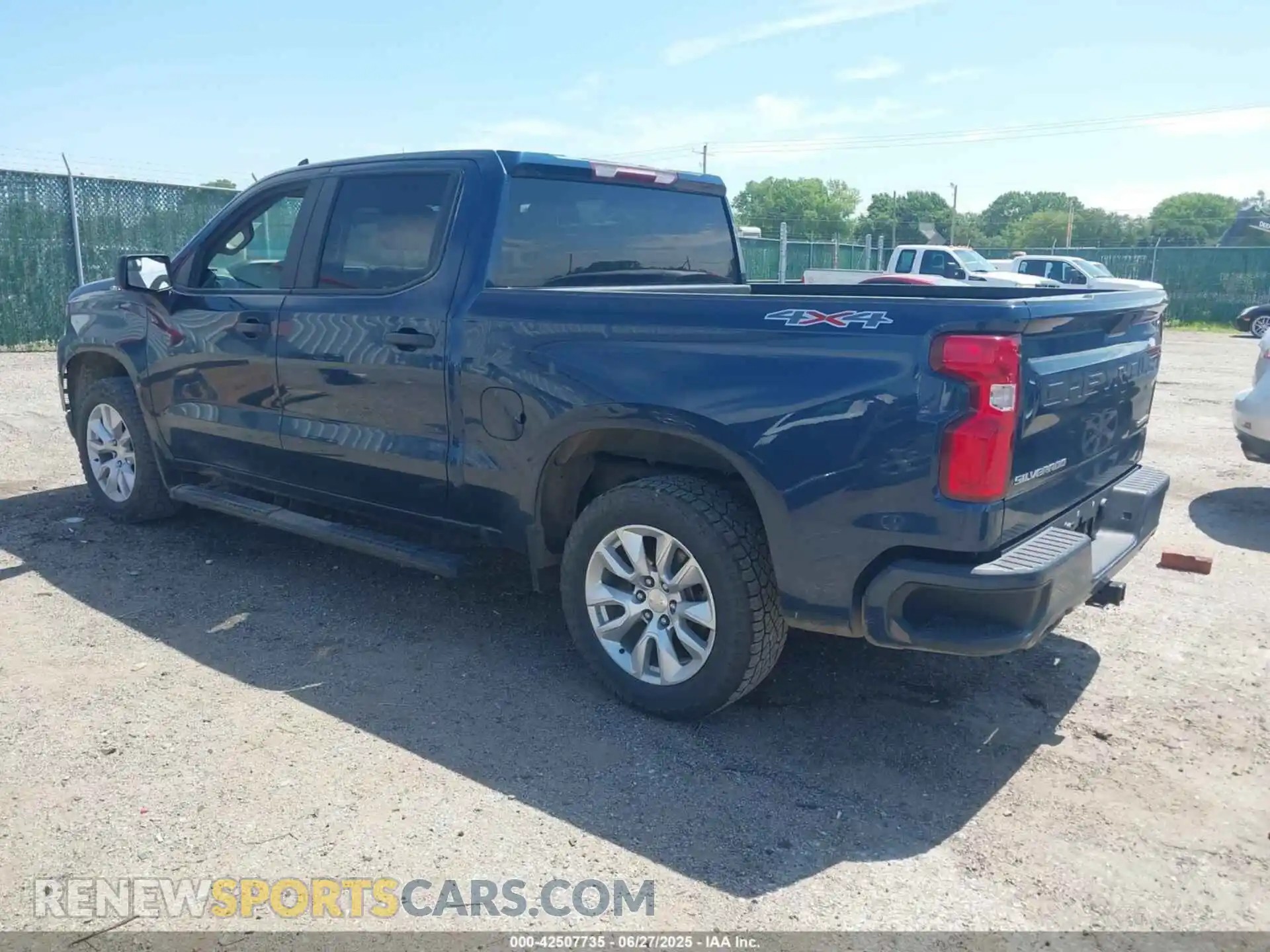 3 Photograph of a damaged car 1GCUYBEF2MZ219451 CHEVROLET SILVERADO 1500 2021
