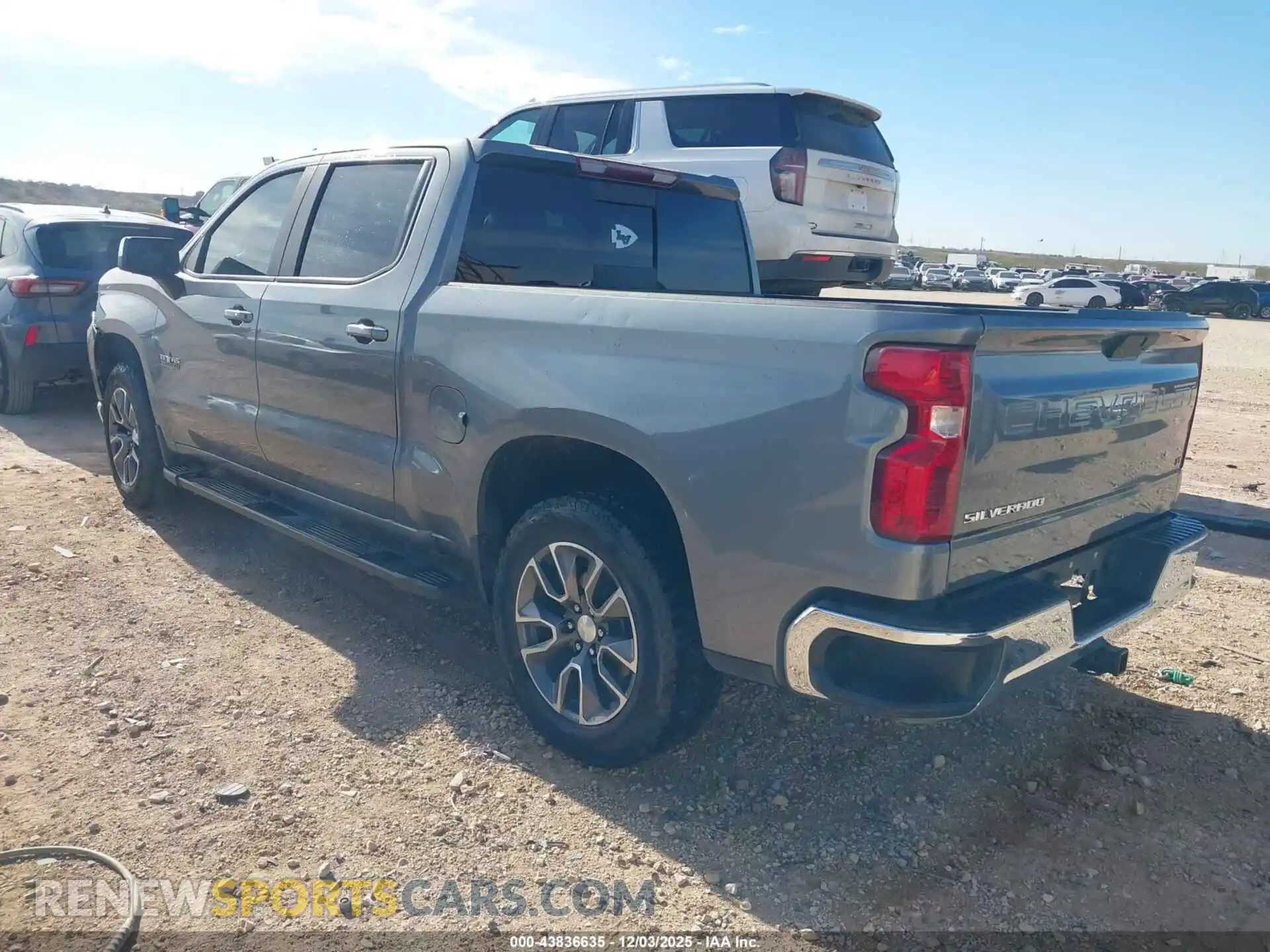 3 fotografías del automóvil dañado 3GCPWCET4MG240624 CHEVROLET SILVERADO 1500 2021