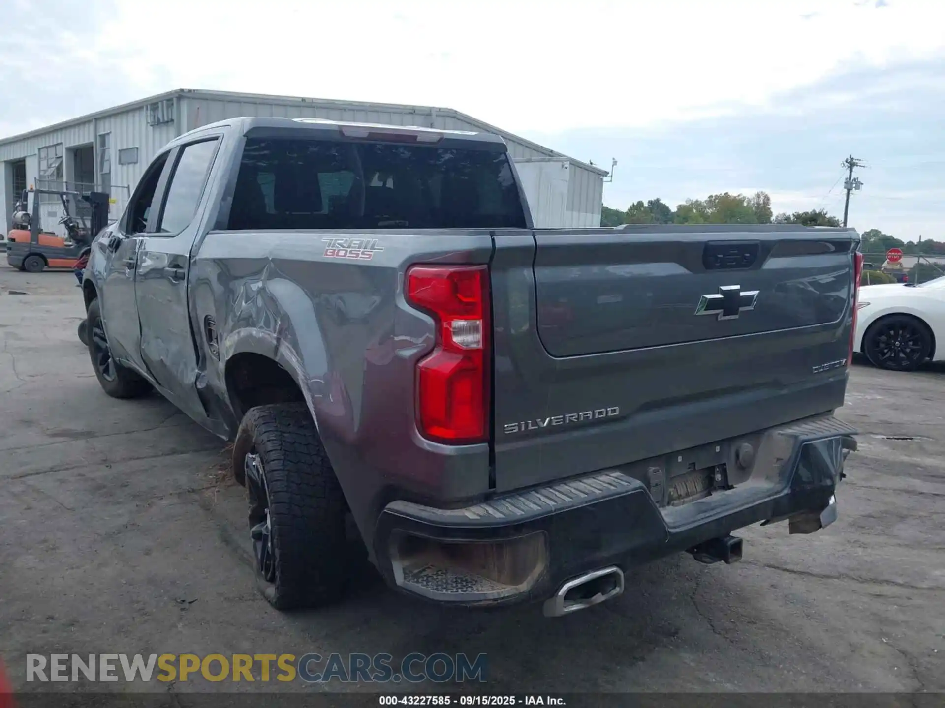 3 Photograph of a damaged car 3GCPYCEF3MG338273 CHEVROLET SILVERADO 1500 2021