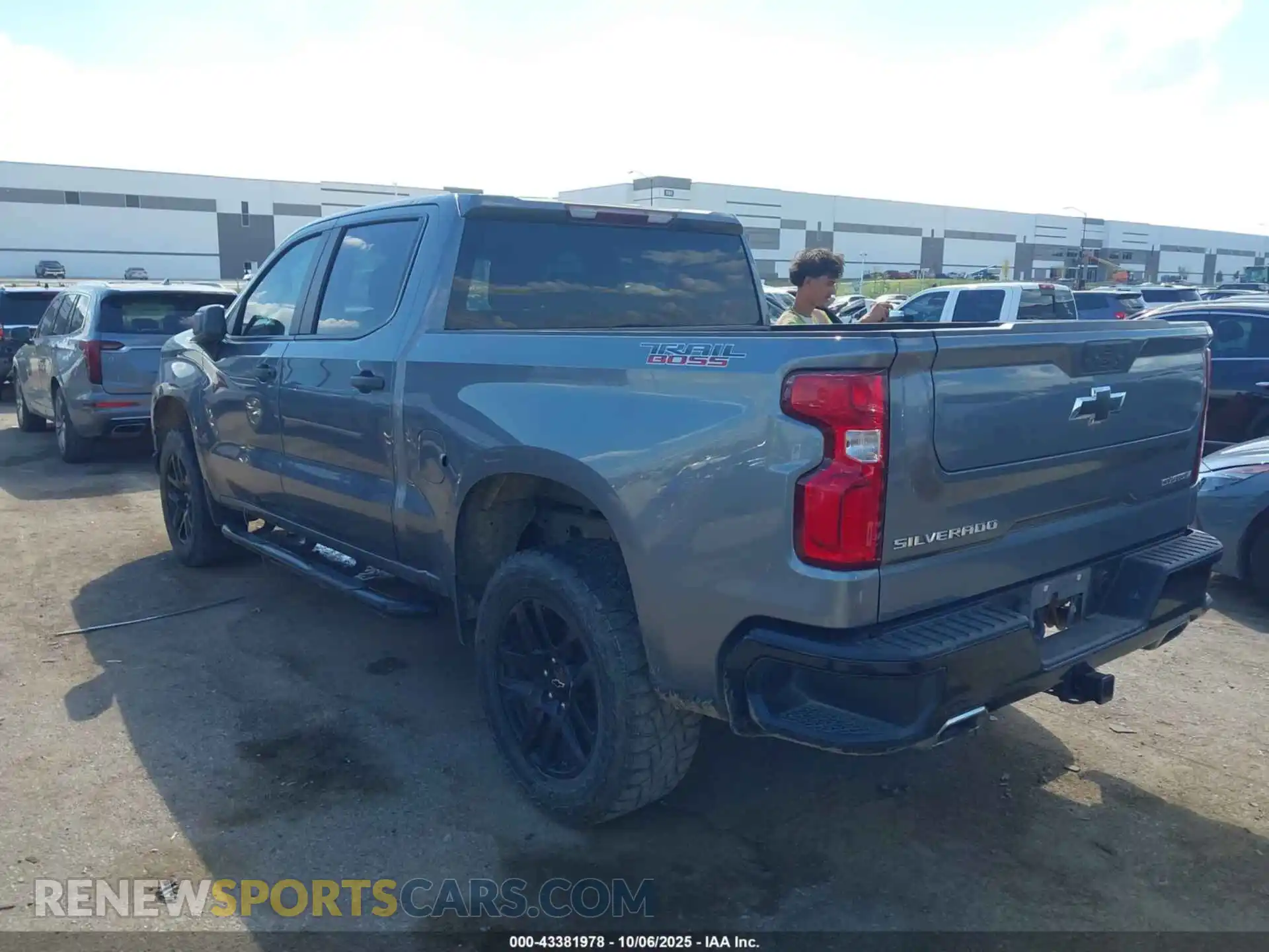 3 Photograph of a damaged car 3GCPYCEF6MG339742 CHEVROLET SILVERADO 1500 2021
