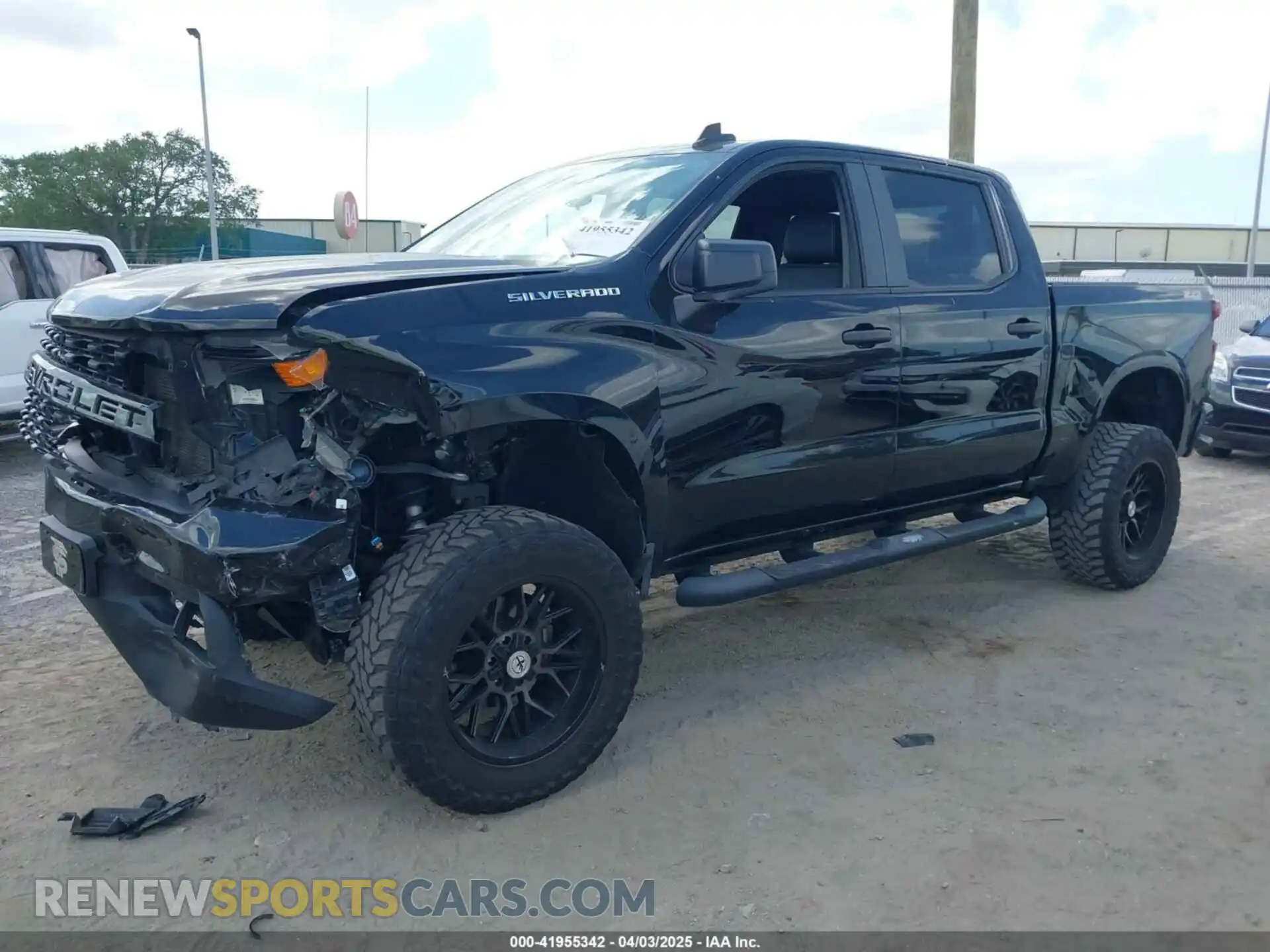 2 Photograph of a damaged car 3GCUYBEFXMG200422 CHEVROLET SILVERADO 1500 2021
