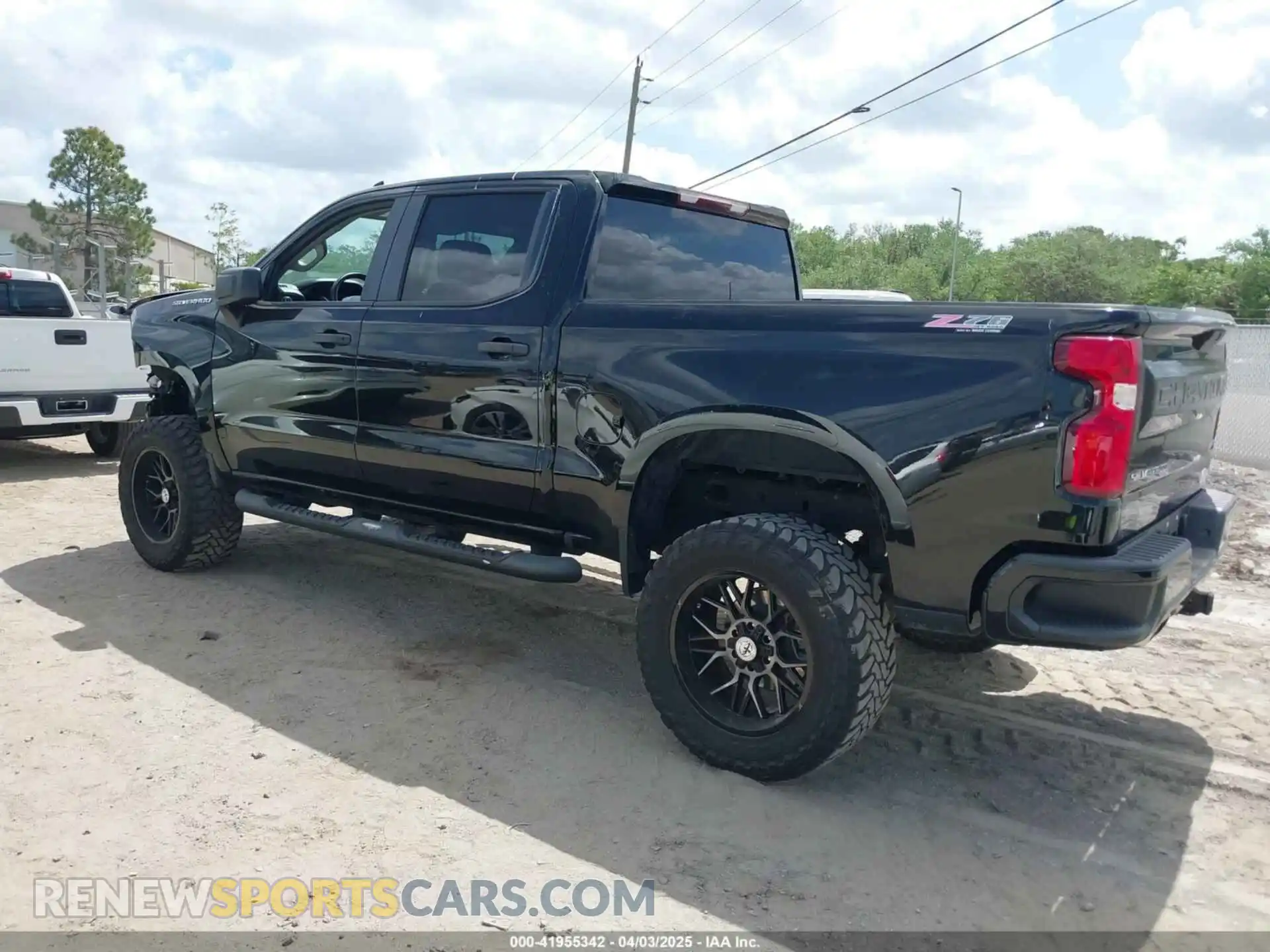 3 Photograph of a damaged car 3GCUYBEFXMG200422 CHEVROLET SILVERADO 1500 2021