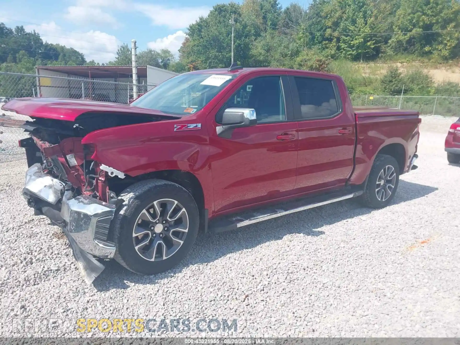 2 fotografías del automóvil dañado 3GCUYDEDXMG366336 CHEVROLET SILVERADO 1500 2021