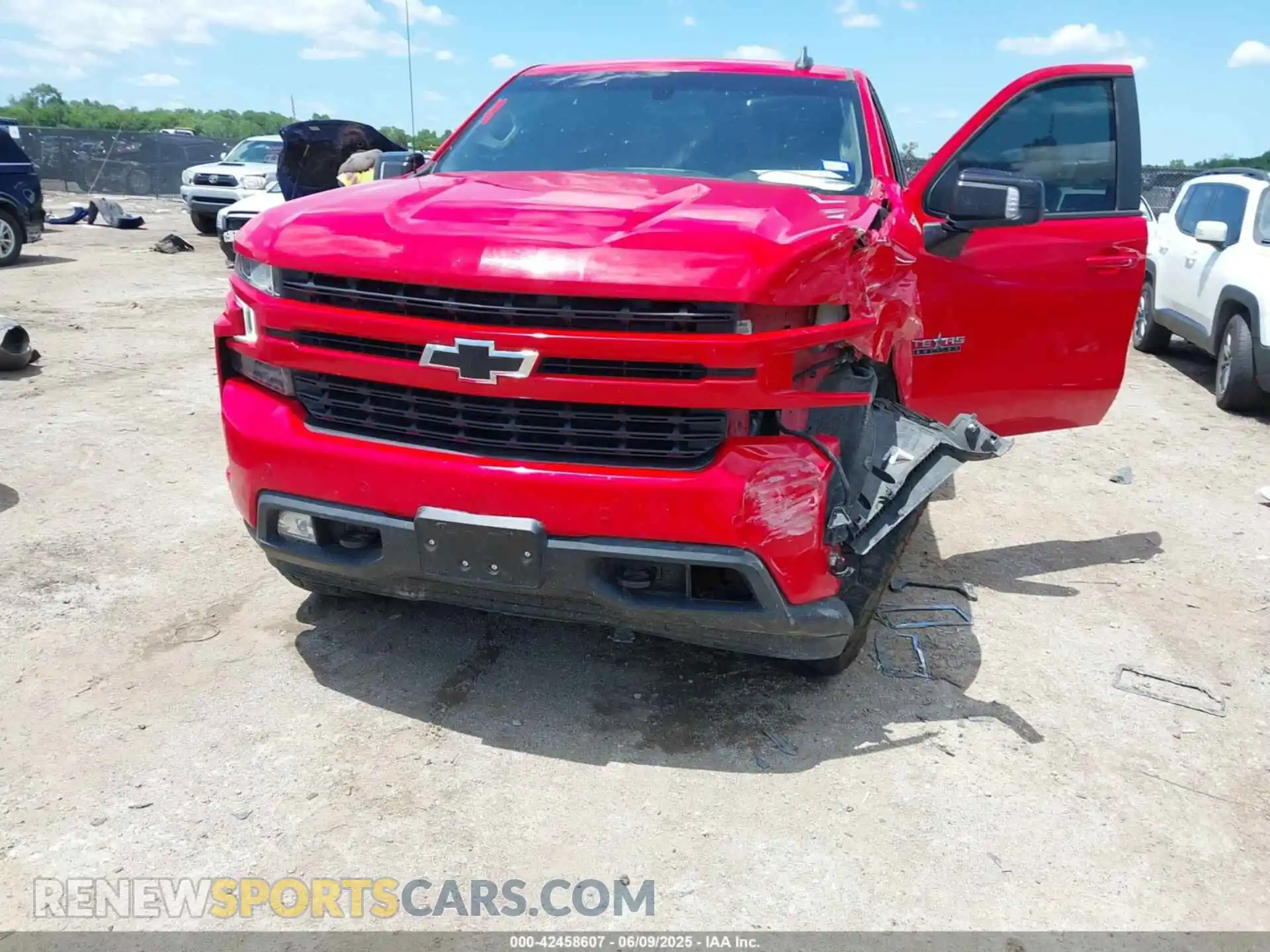2 Photograph of a damaged car 3GCUYEED4MG183407 CHEVROLET SILVERADO 1500 2021