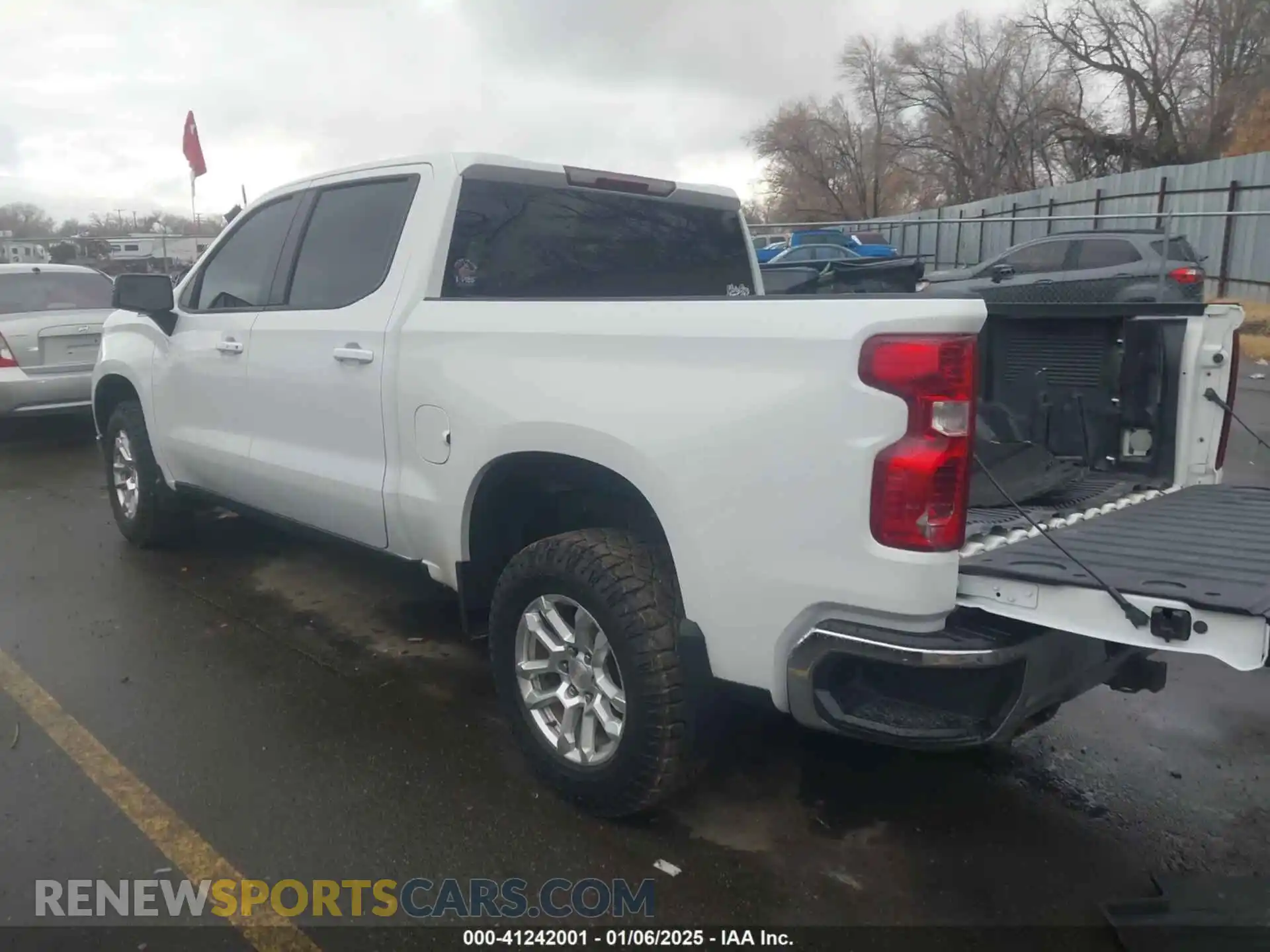 3 Photograph of a damaged car 1GCUDDED0NZ526205 CHEVROLET SILVERADO 1500 2022