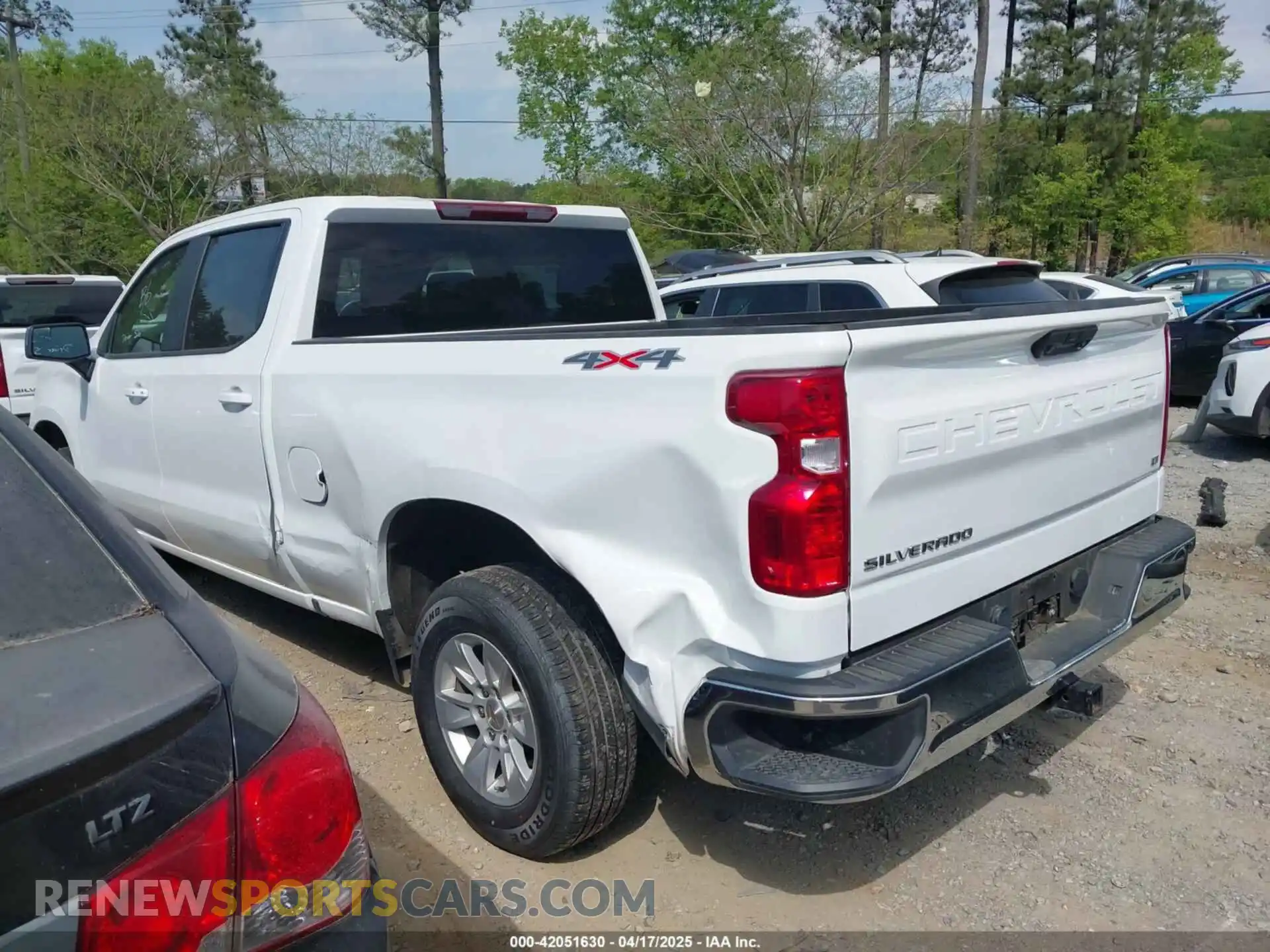 3 Photograph of a damaged car 1GCUDDED4PZ323367 CHEVROLET SILVERADO 1500 2023