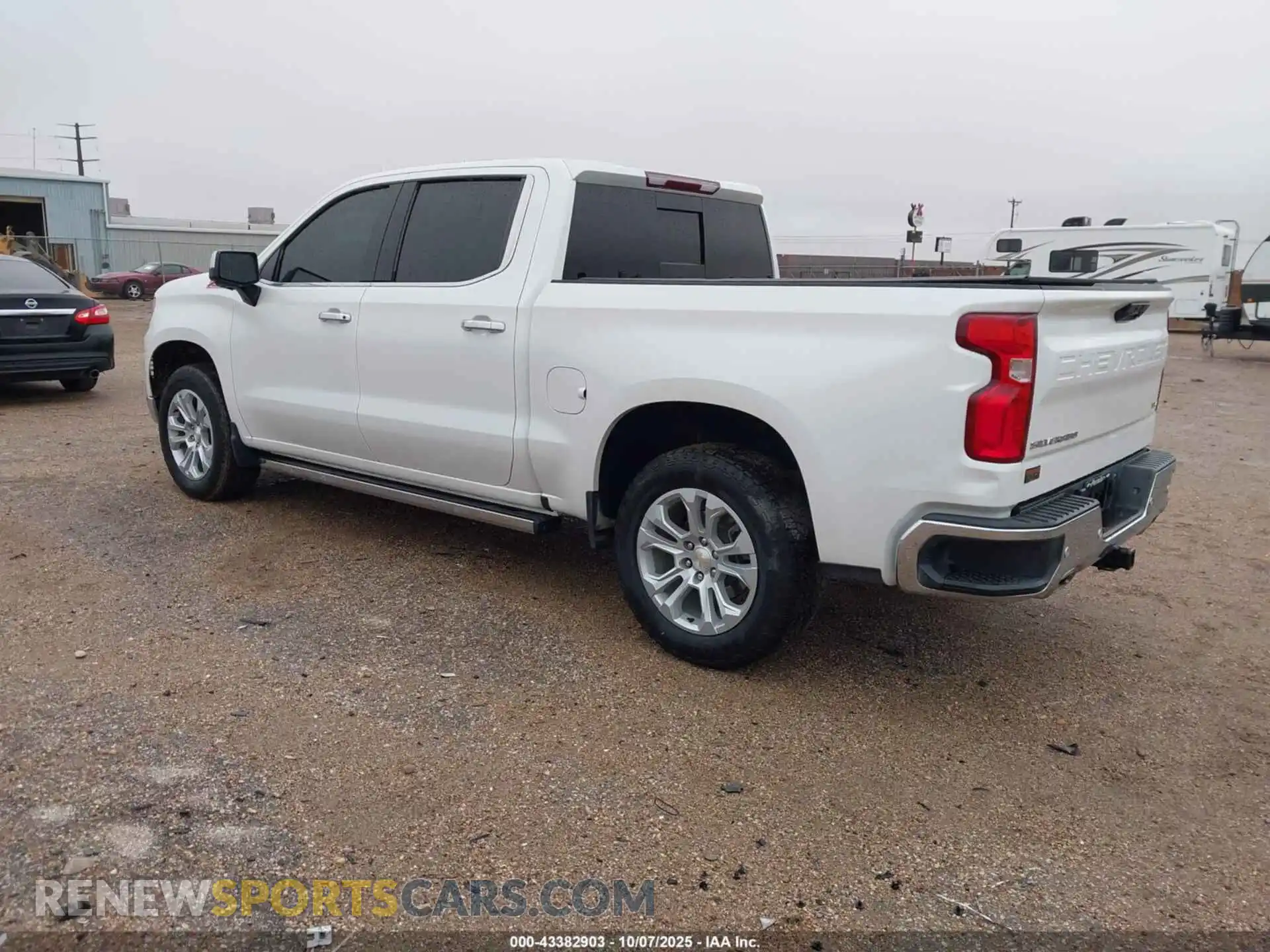 3 fotografías del automóvil dañado 1GCUDGED0PZ303814 CHEVROLET SILVERADO 1500 2023