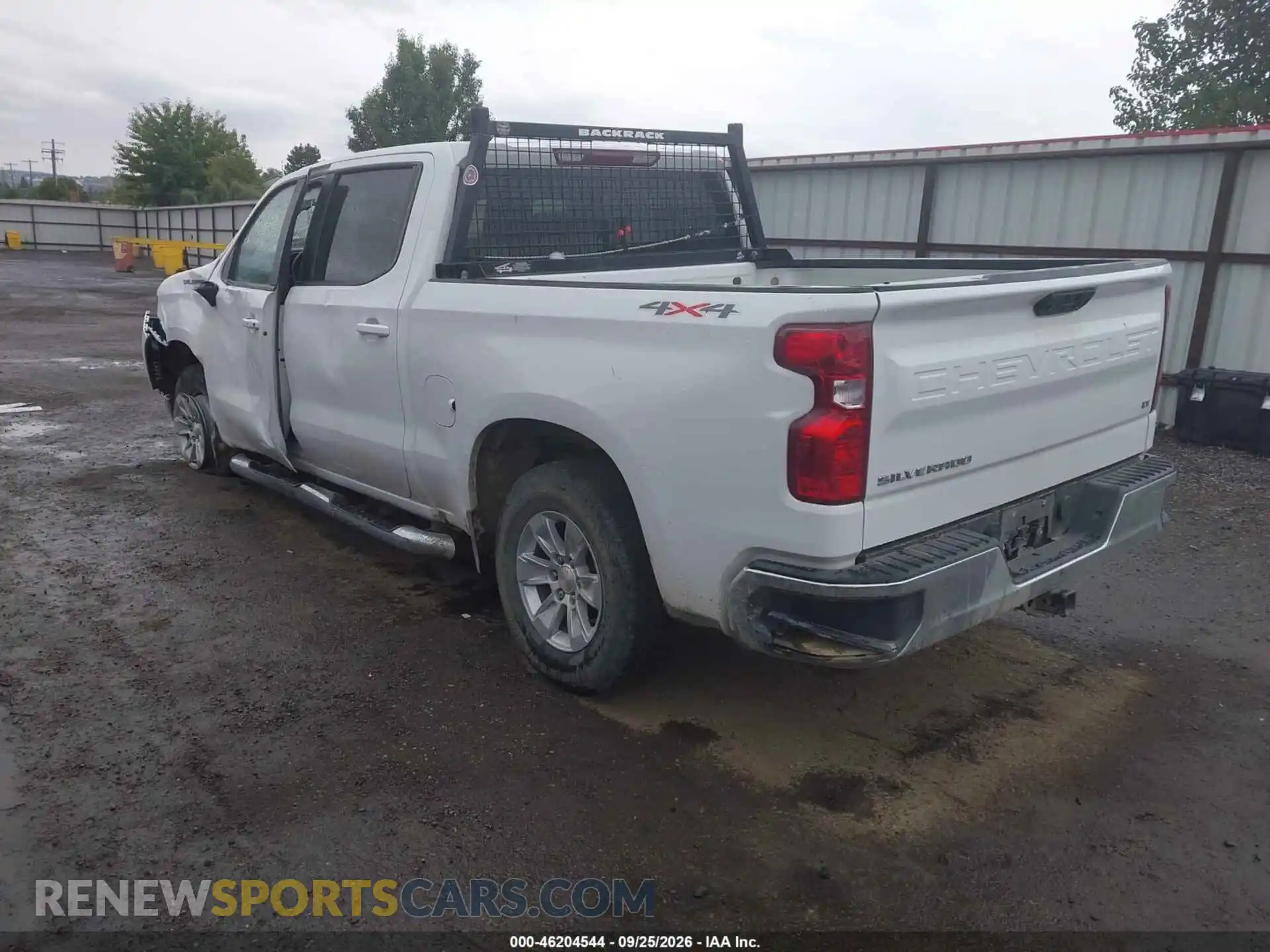 3 Photograph of a damaged car 2GCUDDED4P1124649 CHEVROLET SILVERADO 1500 2023