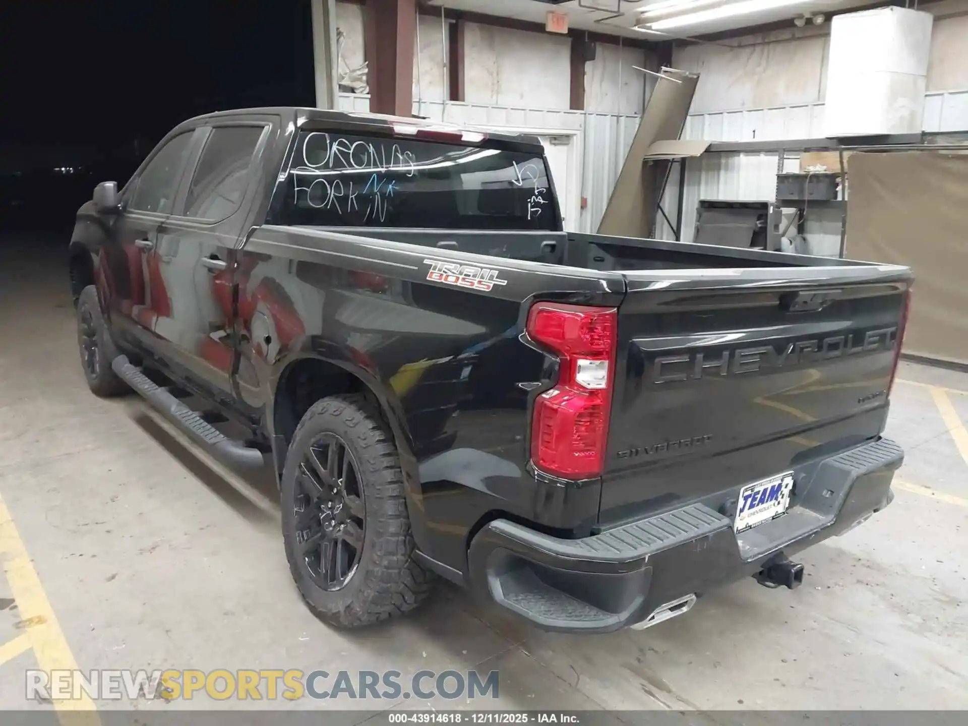 3 Photograph of a damaged car 3GCUDCE82RG143479 CHEVROLET SILVERADO 1500 2024