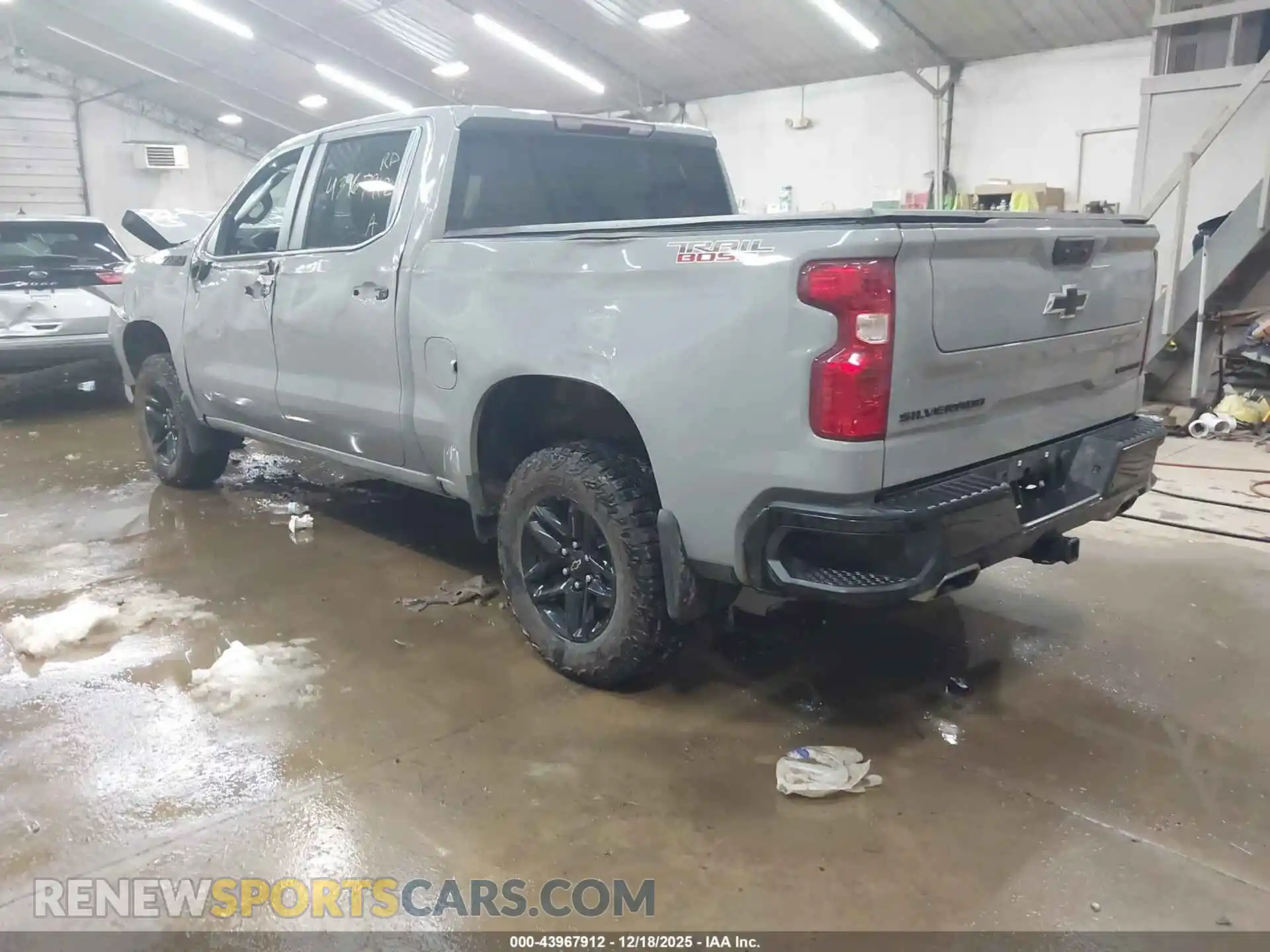 3 Photograph of a damaged car 3GCUDCED8RG163264 CHEVROLET SILVERADO 1500 2024