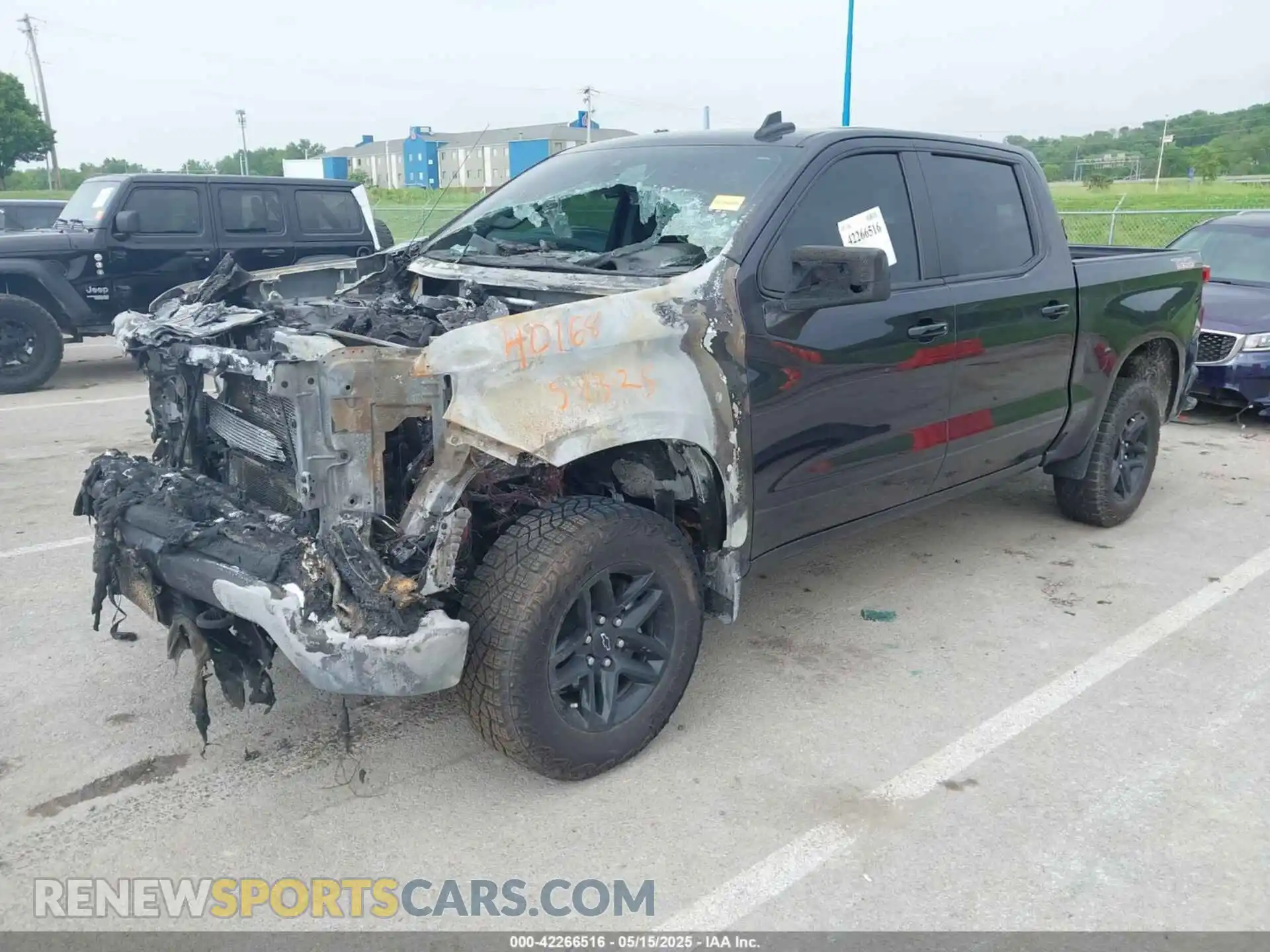 2 Photograph of a damaged car 3GCUDFE82RG327029 CHEVROLET SILVERADO 1500 2024
