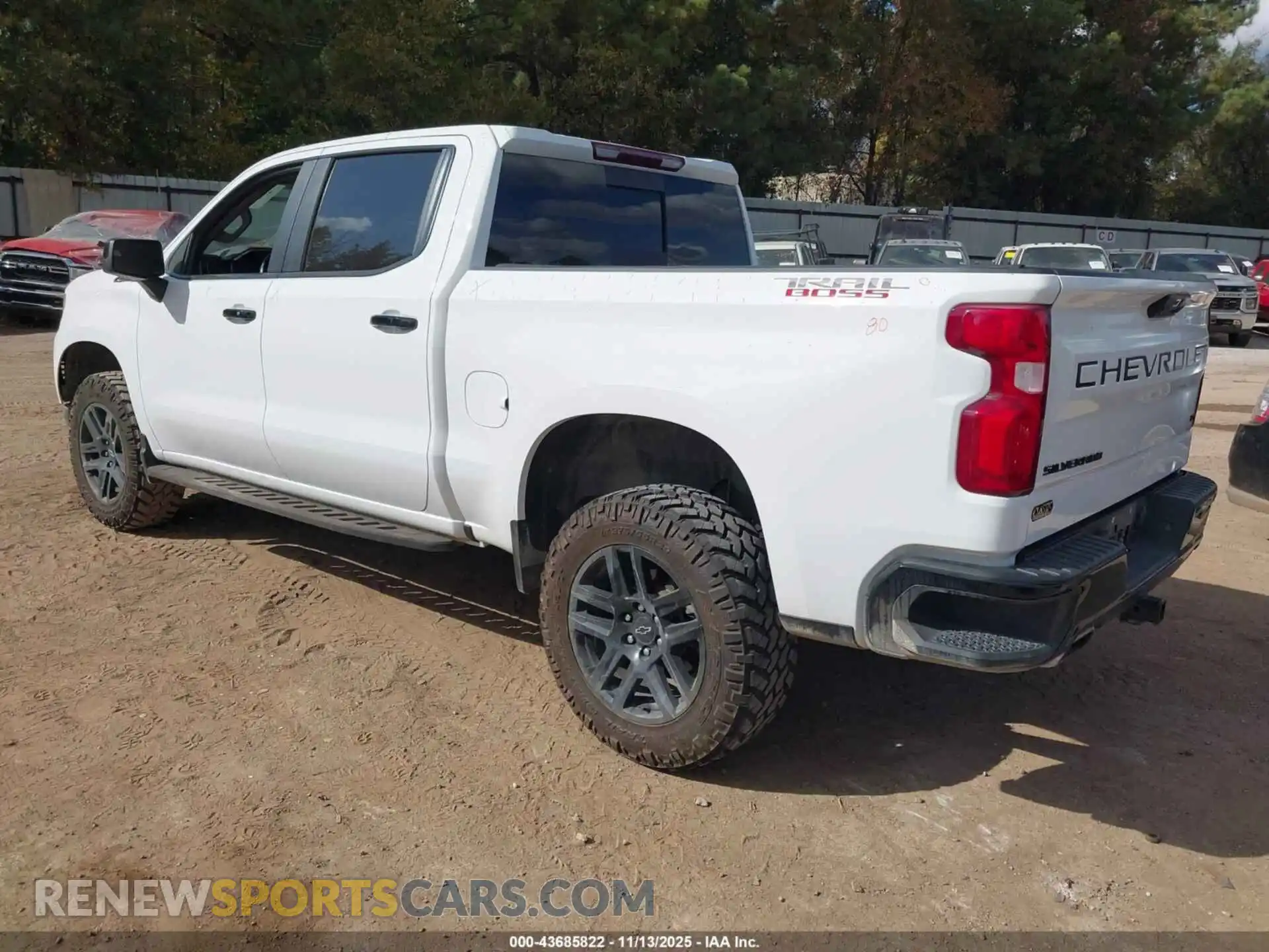 3 Фотография поврежденного автомобиля 3GCUDFED0RG265028 CHEVROLET SILVERADO 1500 2024