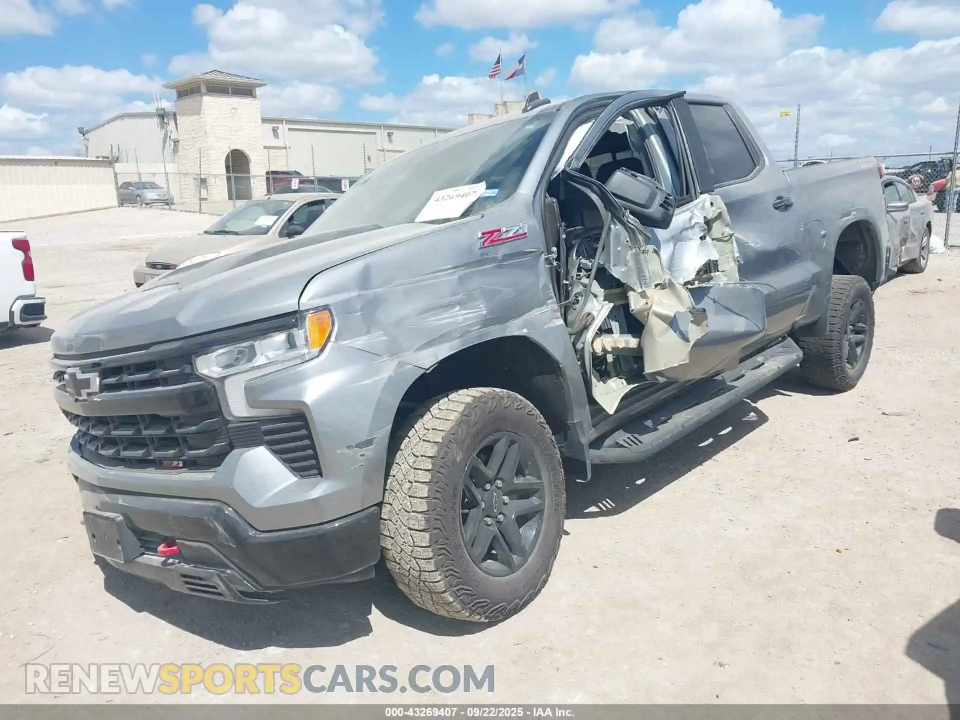 2 Photograph of a damaged car 3GCUDFED3RG333550 CHEVROLET SILVERADO 1500 2024
