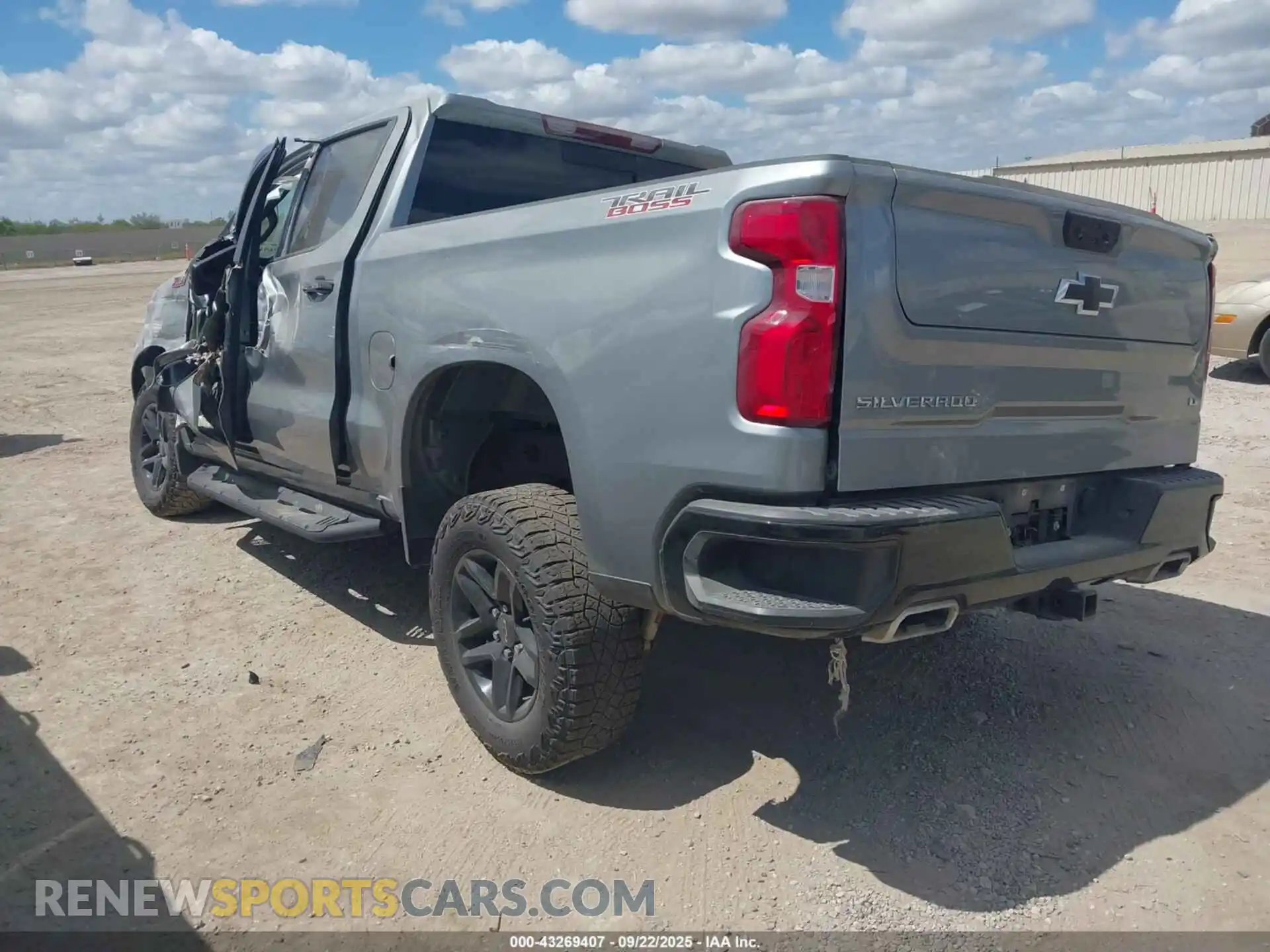 3 Photograph of a damaged car 3GCUDFED3RG333550 CHEVROLET SILVERADO 1500 2024