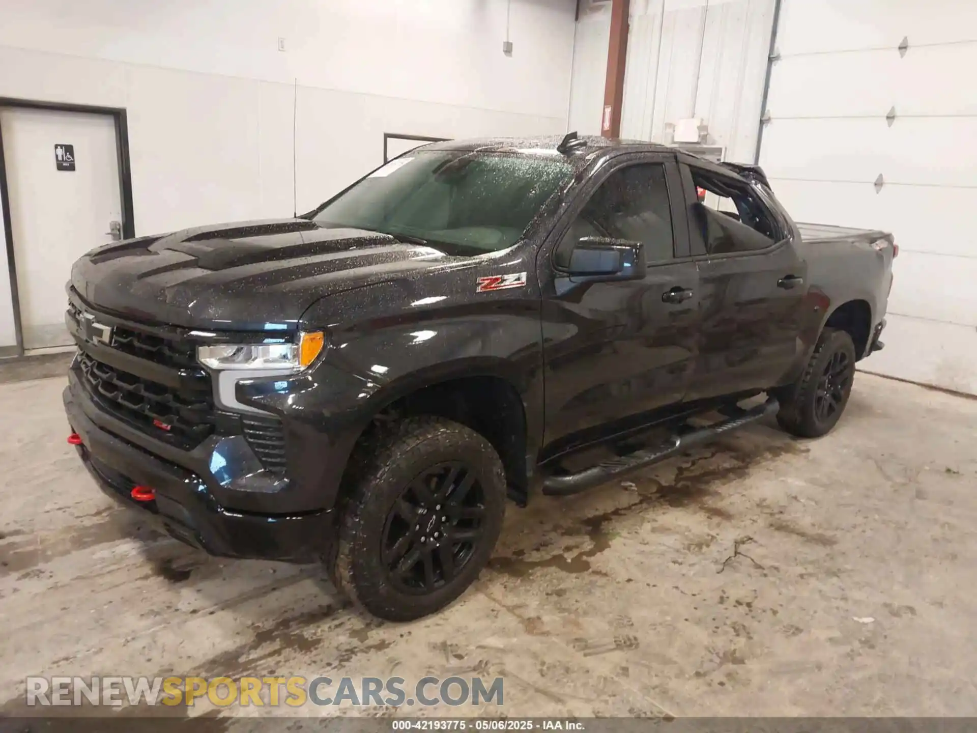 2 Photograph of a damaged car 3GCUDFED5RG123564 CHEVROLET SILVERADO 1500 2024