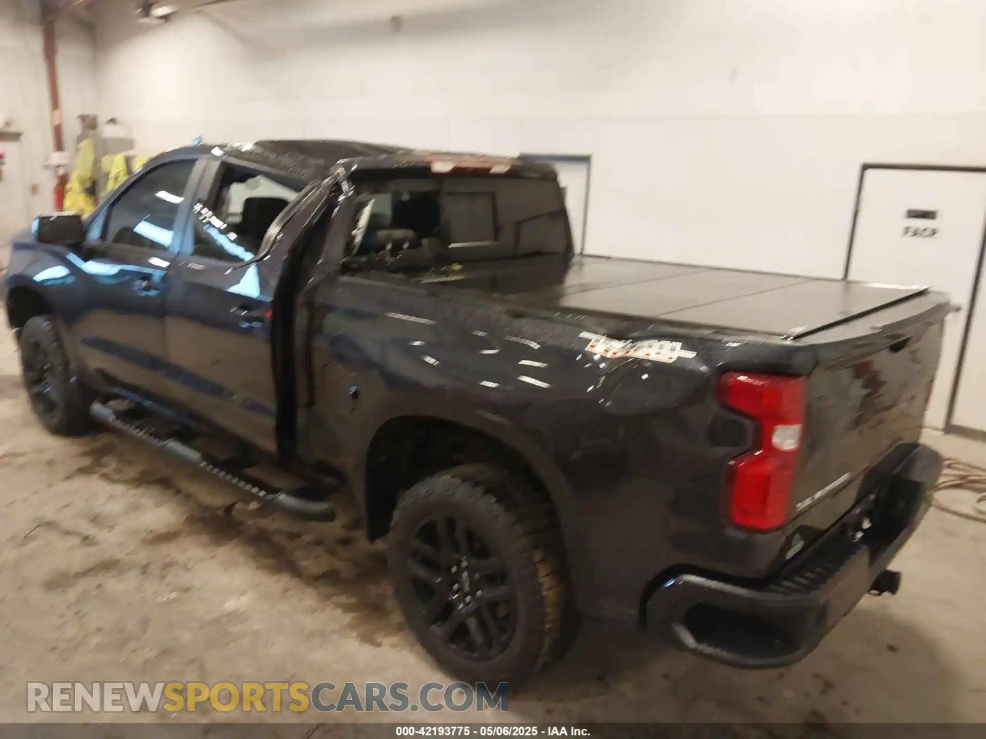 3 Photograph of a damaged car 3GCUDFED5RG123564 CHEVROLET SILVERADO 1500 2024
