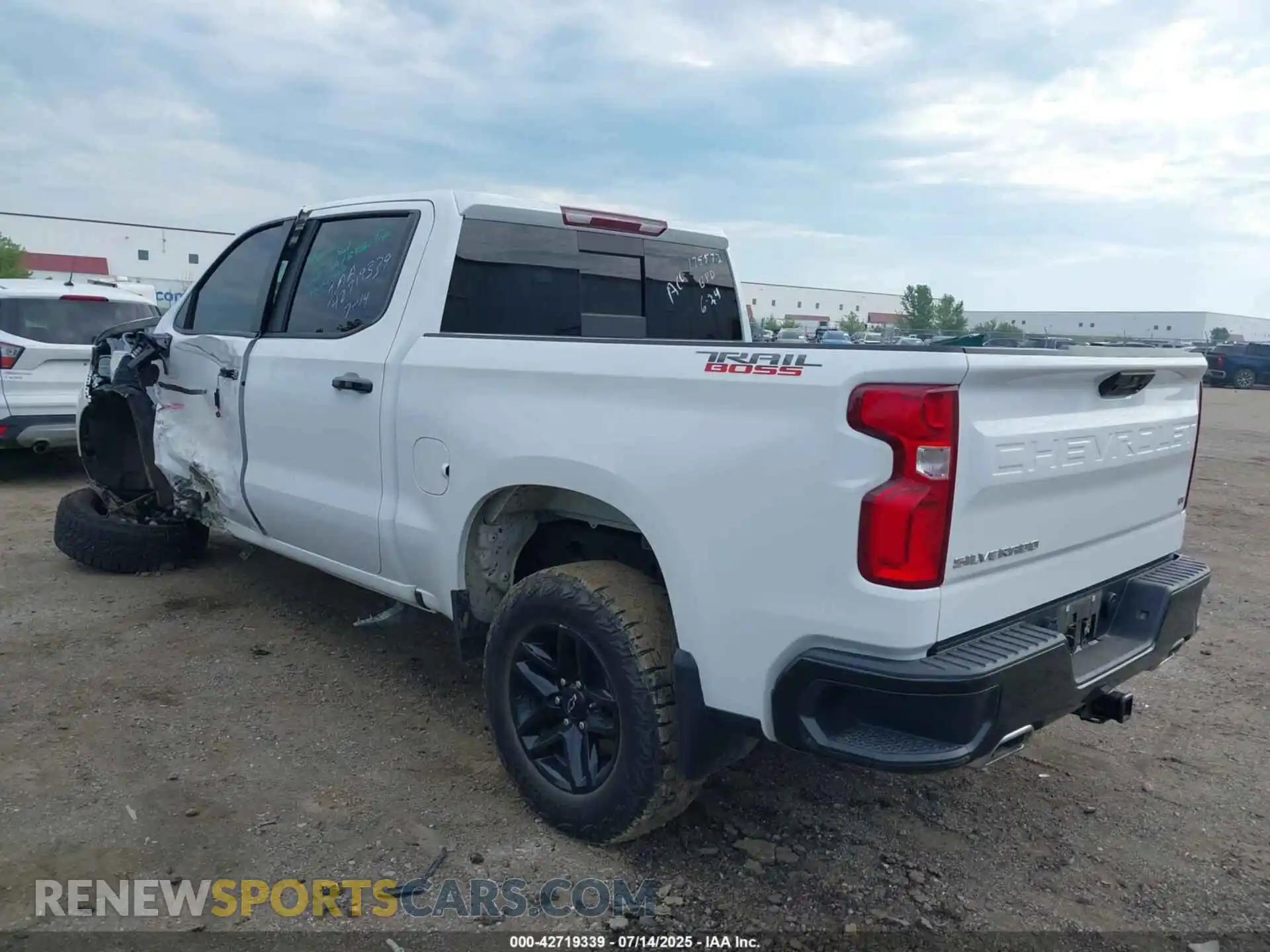 3 Фотография поврежденного автомобиля 3GCUDFED5RG201146 CHEVROLET SILVERADO 1500 2024