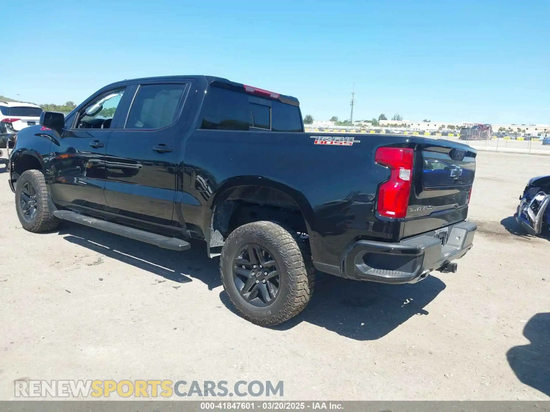 3 Photograph of a damaged car 3GCUDFED6RG313938 CHEVROLET SILVERADO 1500 2024