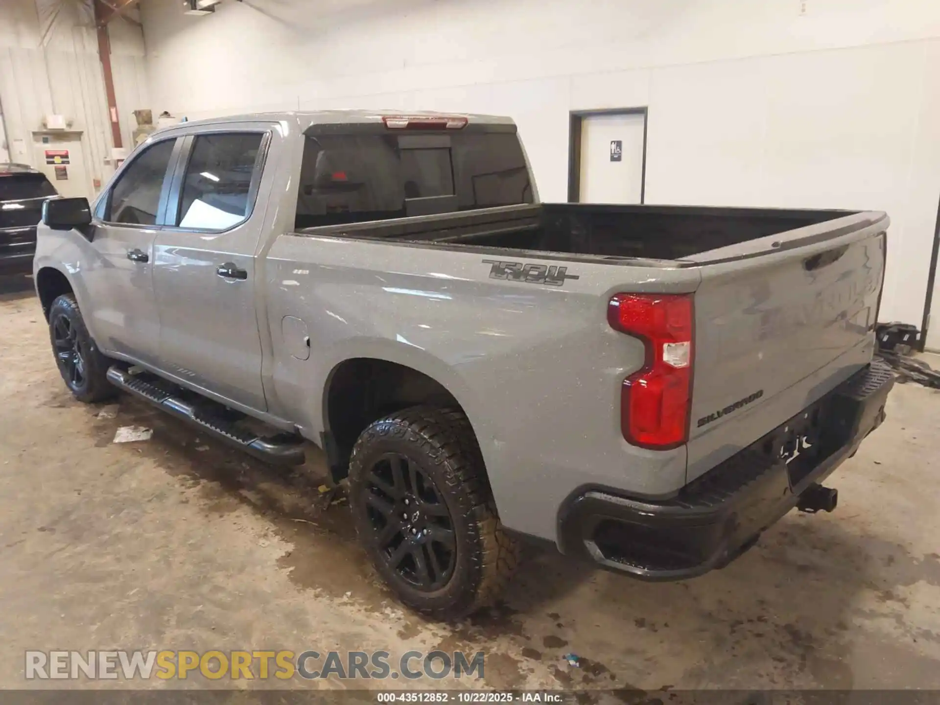 3 Photograph of a damaged car 3GCUDFED9RG325629 CHEVROLET SILVERADO 1500 2024