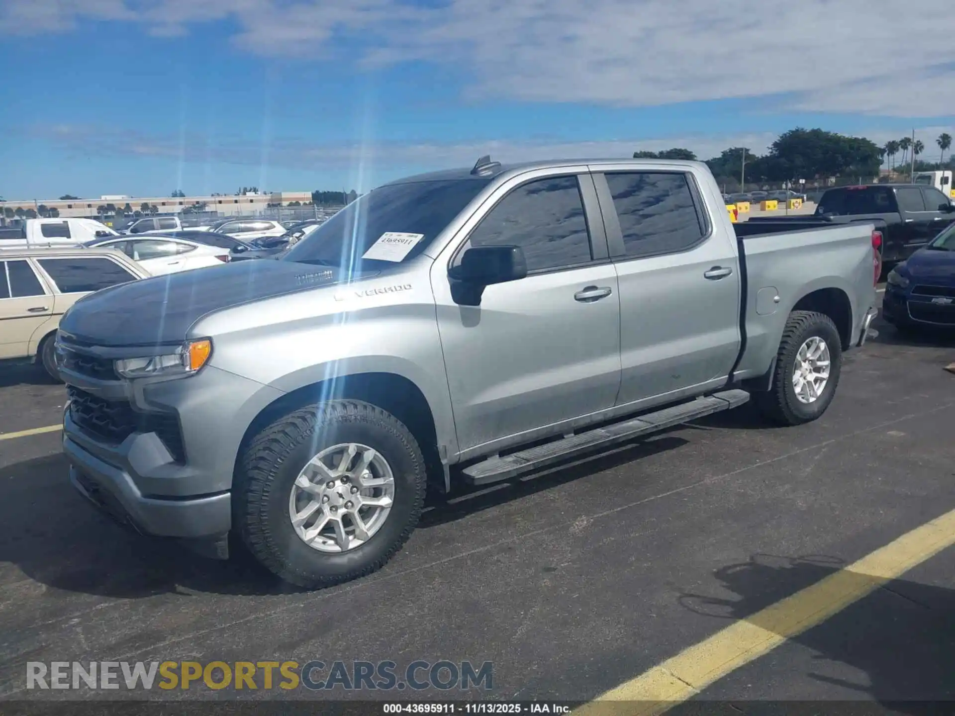 2 fotografías del automóvil dañado 1GCPADEK9SZ211466 CHEVROLET SILVERADO 1500 2025