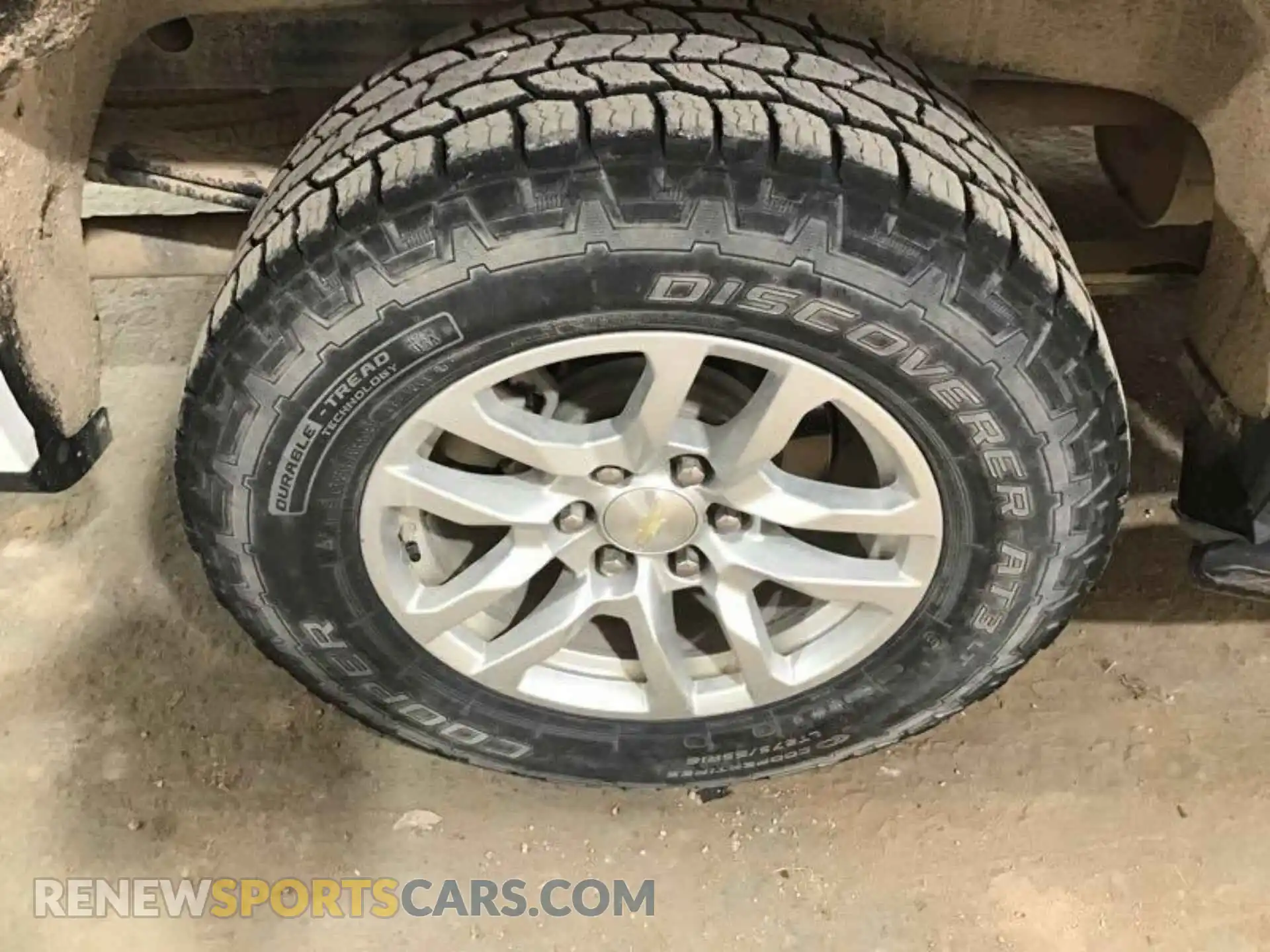 2 fotografías del automóvil dañado 1GCUYDED9KZ350268 CHEVROLET SILVERADO 2019