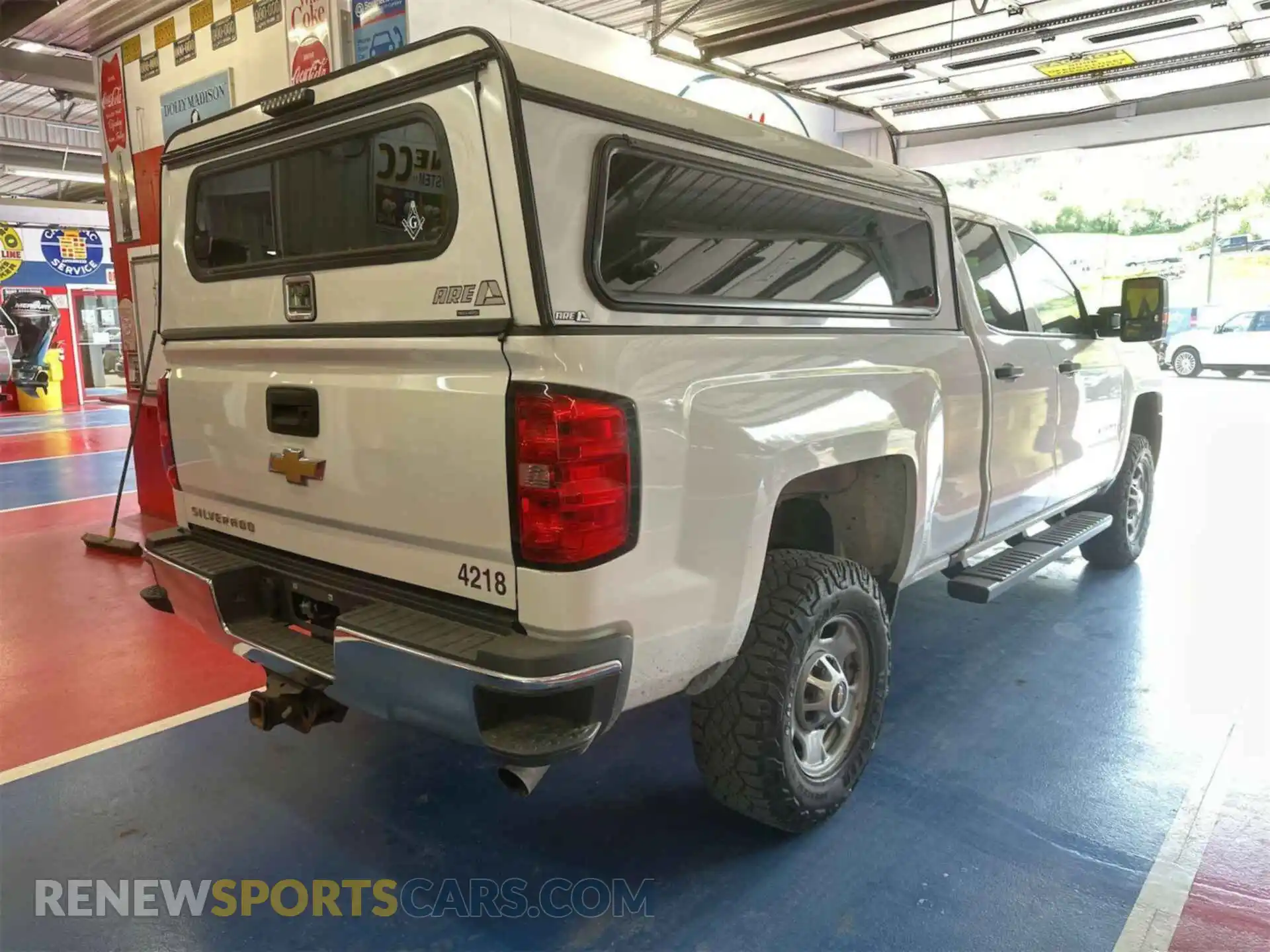 1 Photograph of a damaged car 2GC2KREG7K1110130 CHEVROLET SILVERADO 2019