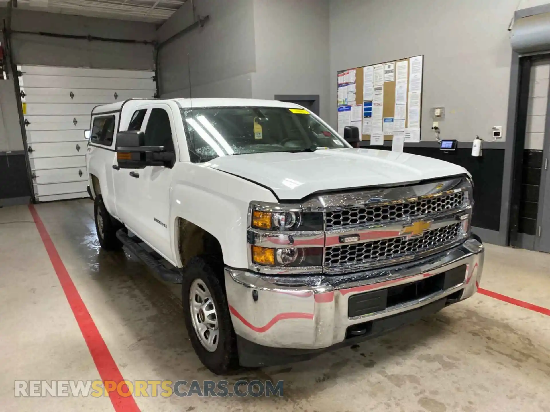 1 Photograph of a damaged car 2GC2KREGXK1189731 CHEVROLET SILVERADO 2019