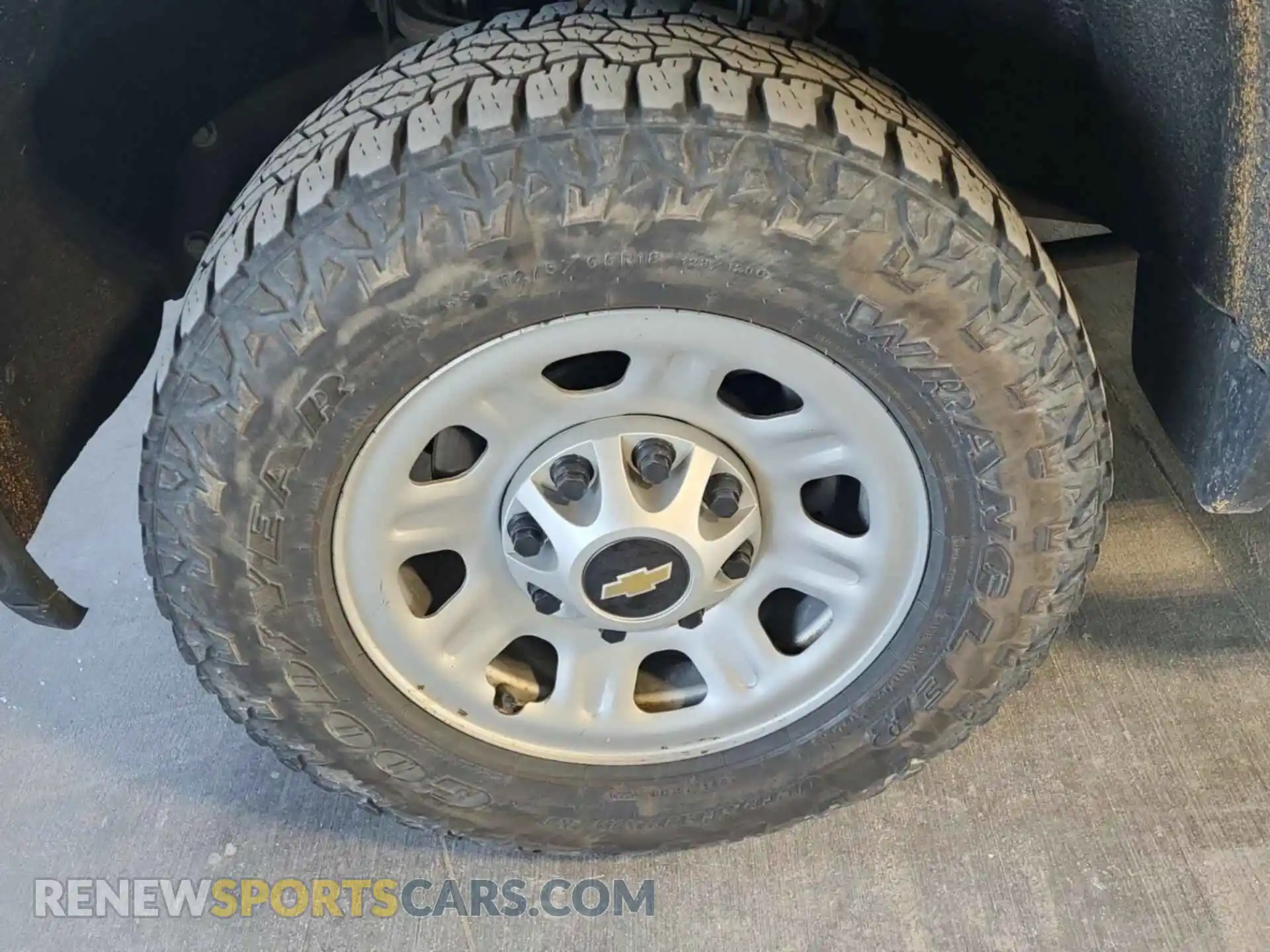 2 Photograph of a damaged car 1GC2YLE76LF282526 CHEVROLET SILVERADO 2020