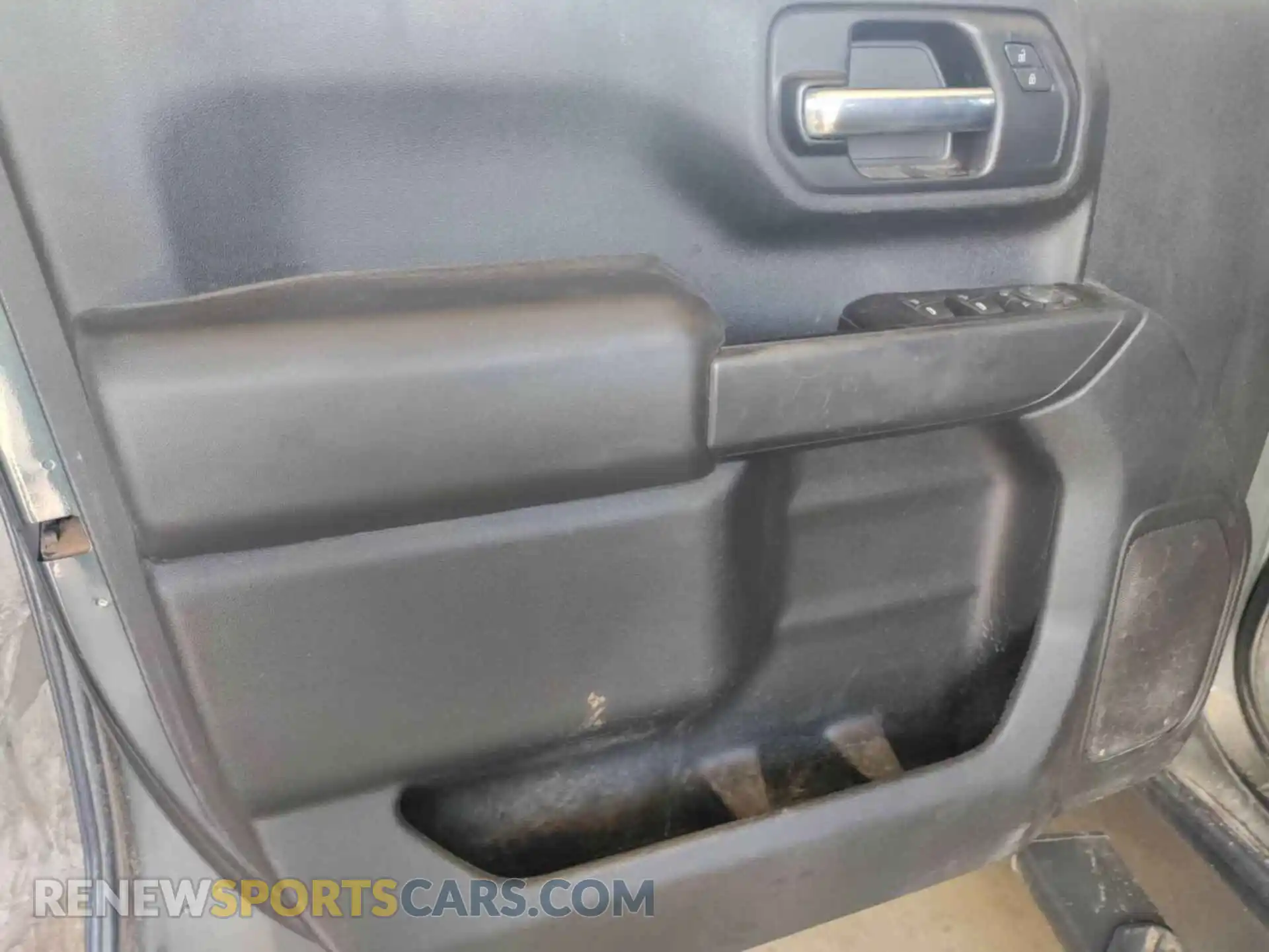 3 Photograph of a damaged car 1GC2YLE79LF220053 CHEVROLET SILVERADO 2020