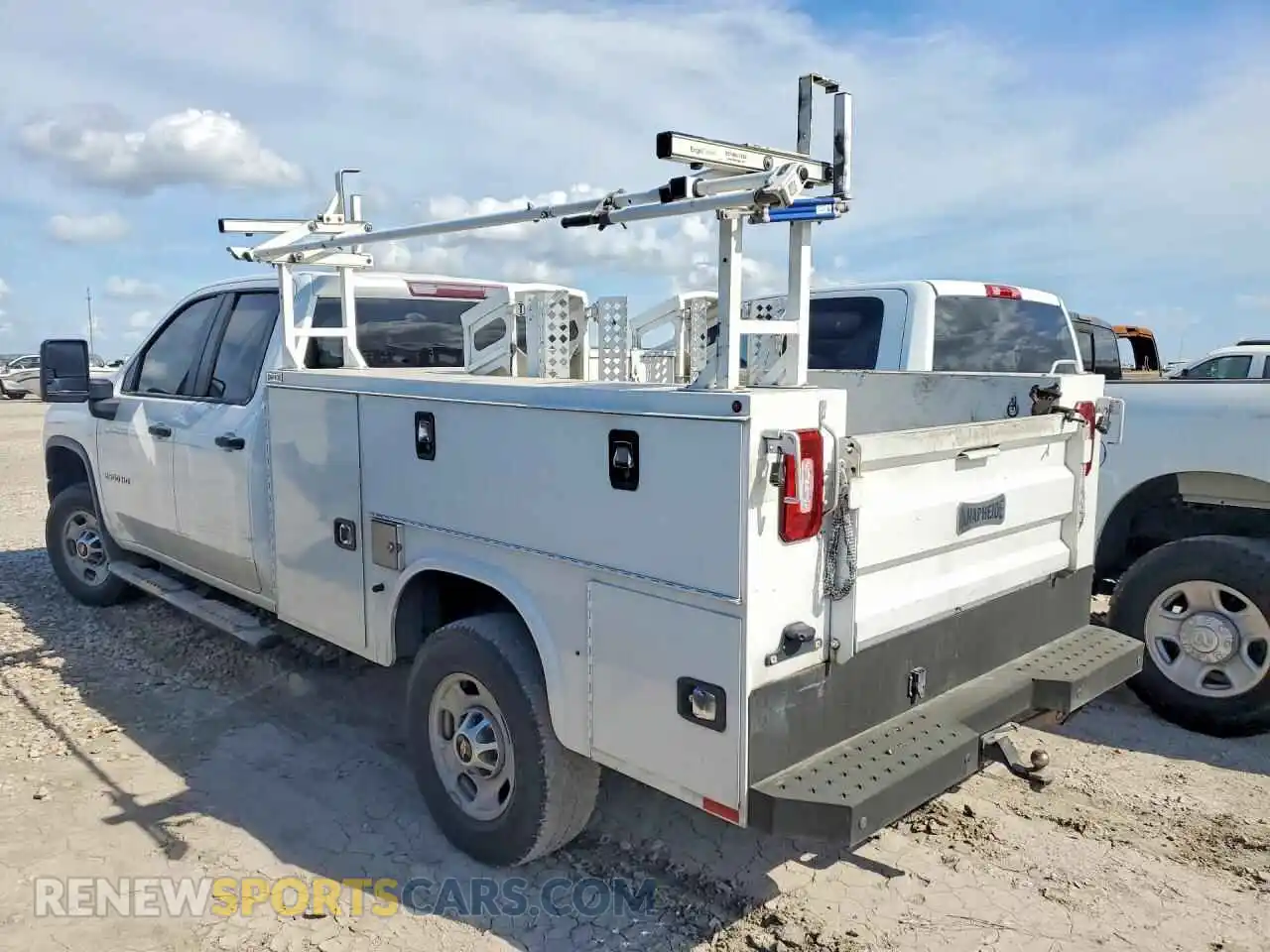 2 Photograph of a damaged car 1GB2WLE77MF268775 CHEVROLET SILVERADO 2021