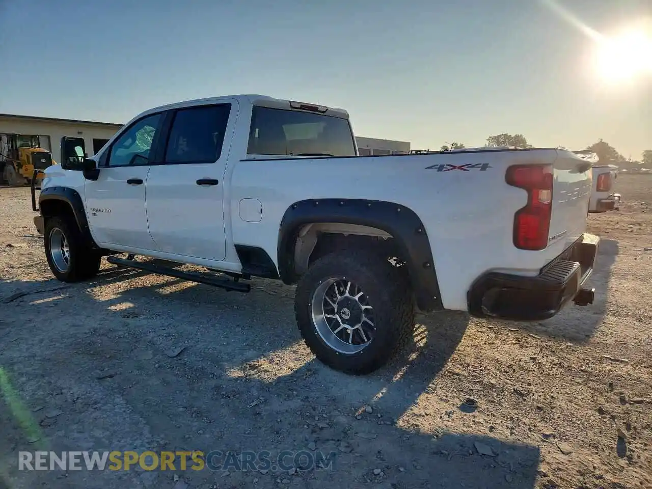 2 fotografías del automóvil dañado 1GC4YLEY3MF113423 CHEVROLET SILVERADO 2021