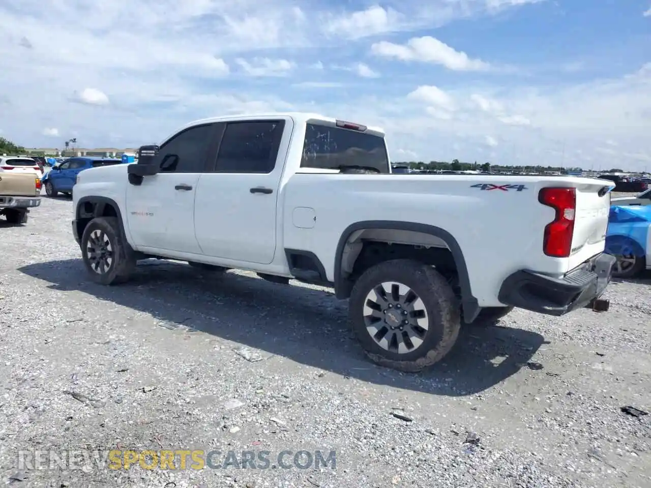 2 fotografías del automóvil dañado 1GC4YME7XMF243907 CHEVROLET SILVERADO 2021