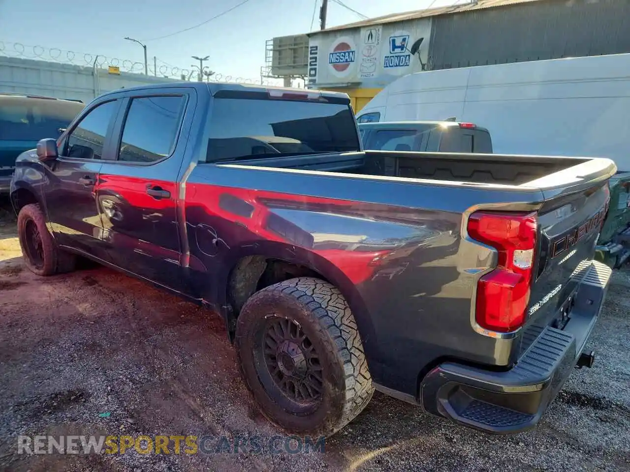 2 fotografías del automóvil dañado 1GCPWBEK1MZ381555 CHEVROLET SILVERADO 2021