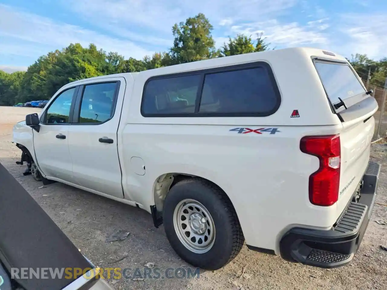 2 fotografías del automóvil dañado 1GCPYAEH6MZ224001 CHEVROLET SILVERADO 2021