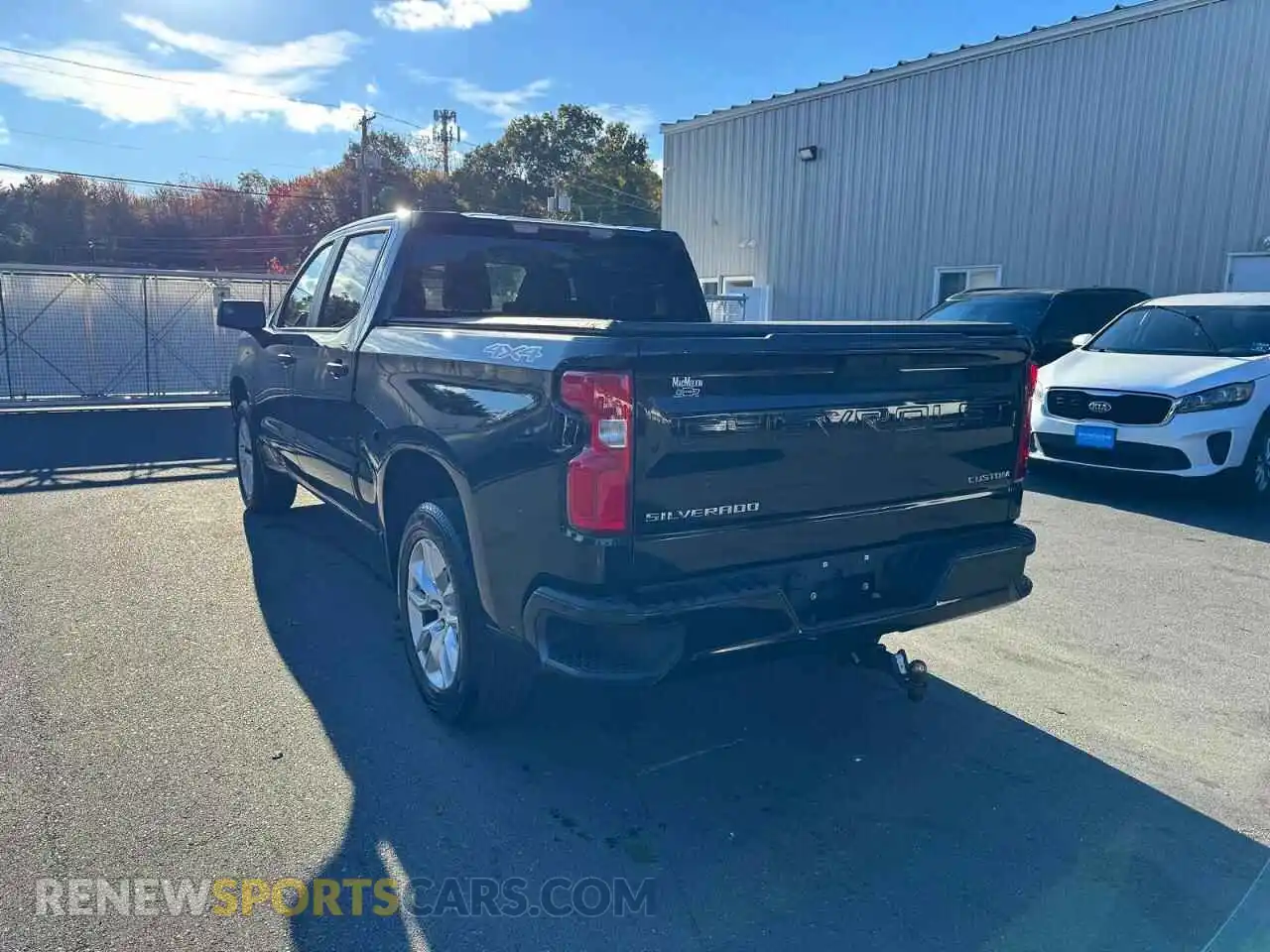 2 fotografías del automóvil dañado 1GCPYBEK5MZ415653 CHEVROLET SILVERADO 2021