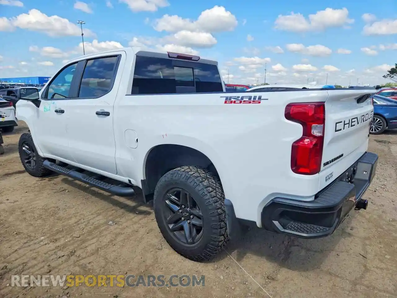 2 fotografías del automóvil dañado 1GCPYFED0MZ191619 CHEVROLET SILVERADO 2021