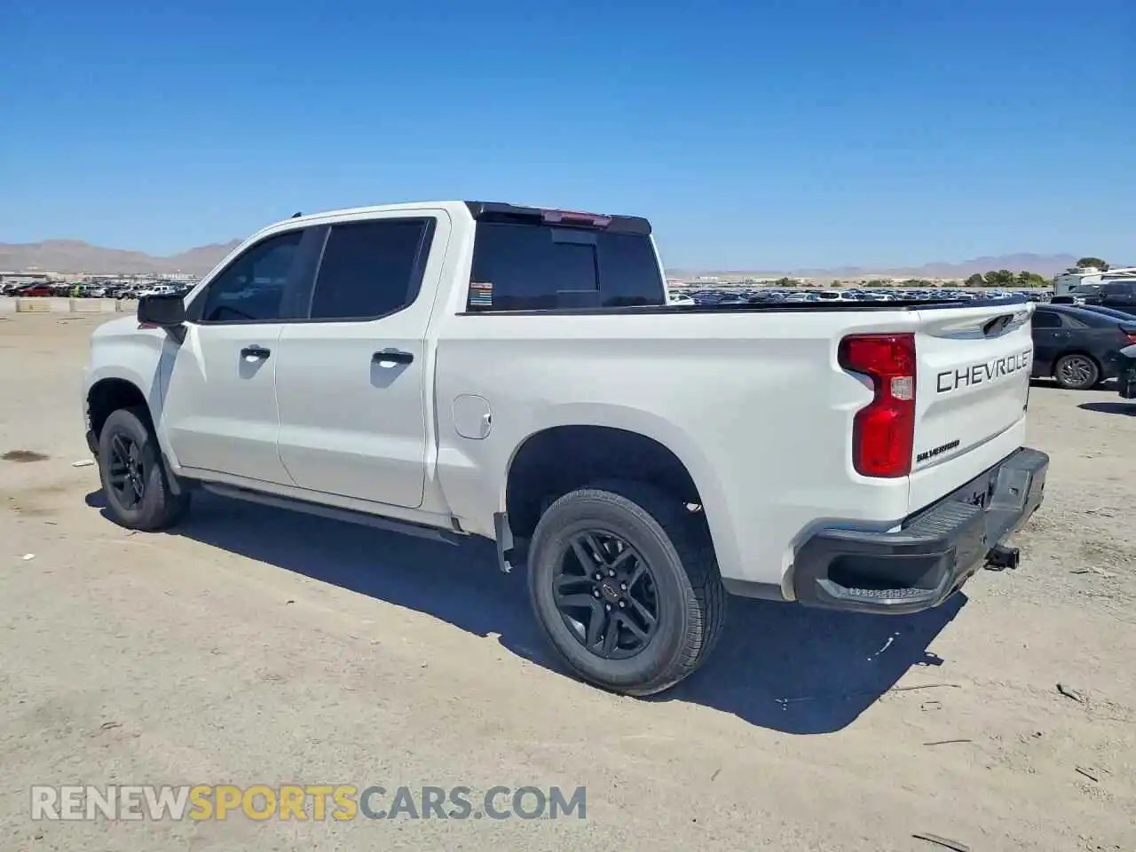 2 fotografías del automóvil dañado 1GCPYFED5MZ218457 CHEVROLET SILVERADO 2021