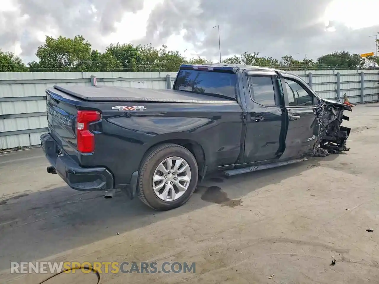 3 Фотография поврежденного автомобиля 1GCRYBEK3MZ168643 CHEVROLET SILVERADO 2021