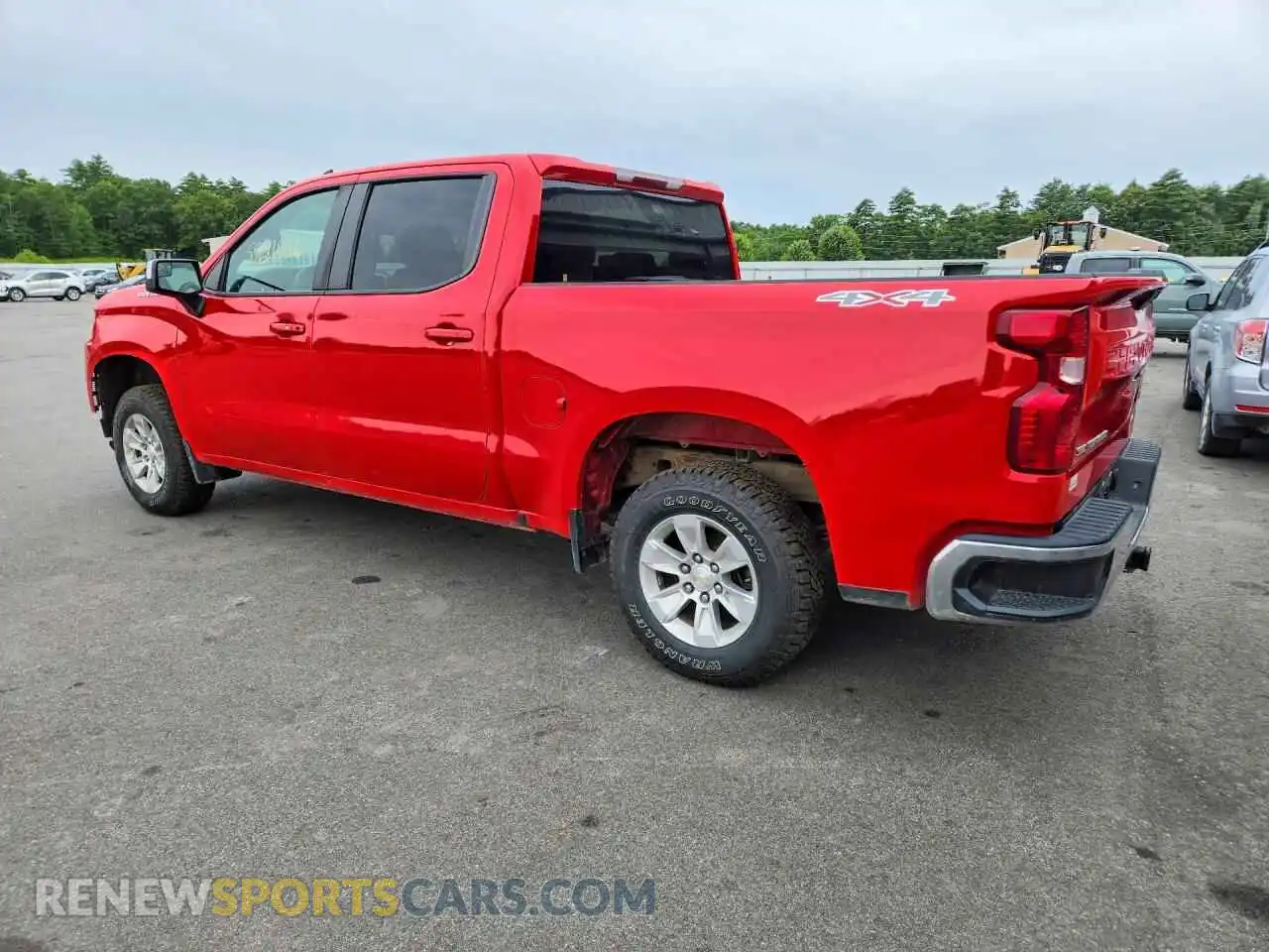2 fotografías del automóvil dañado 1GCUYDED1MZ375216 CHEVROLET SILVERADO 2021