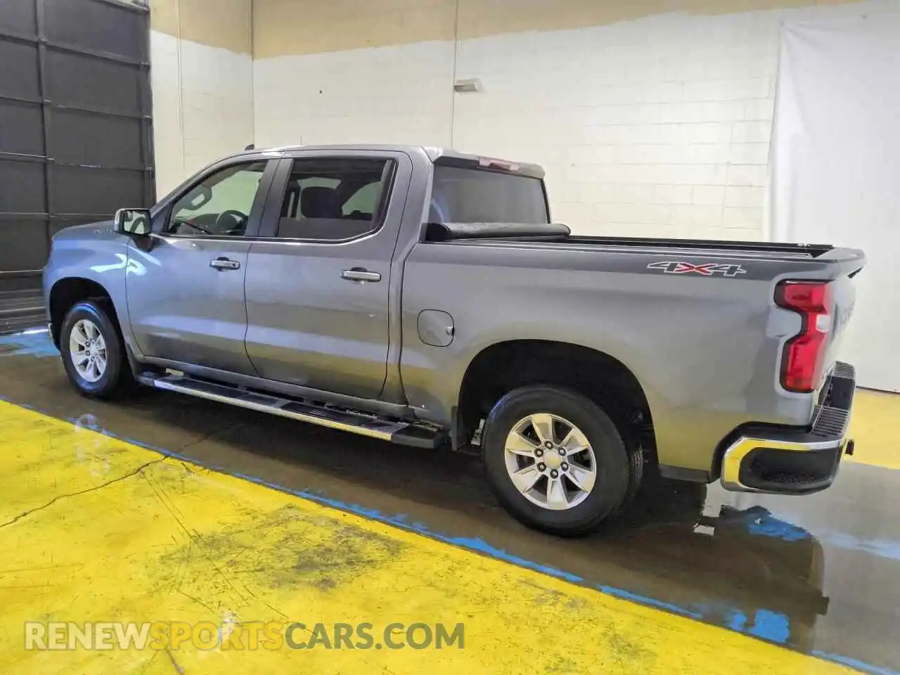 2 fotografías del automóvil dañado 1GCUYDED4MZ404210 CHEVROLET SILVERADO 2021