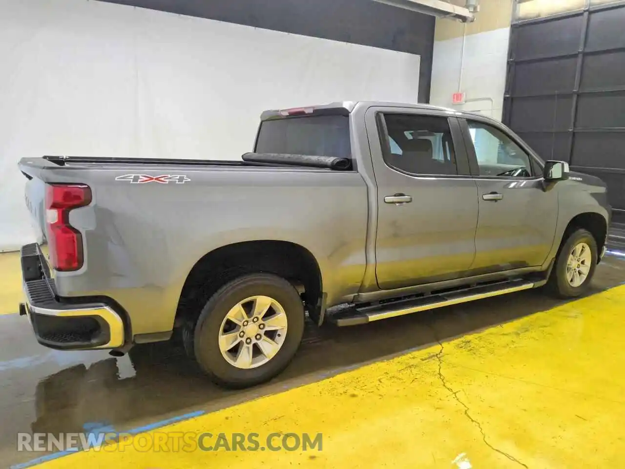 3 fotografías del automóvil dañado 1GCUYDED4MZ404210 CHEVROLET SILVERADO 2021