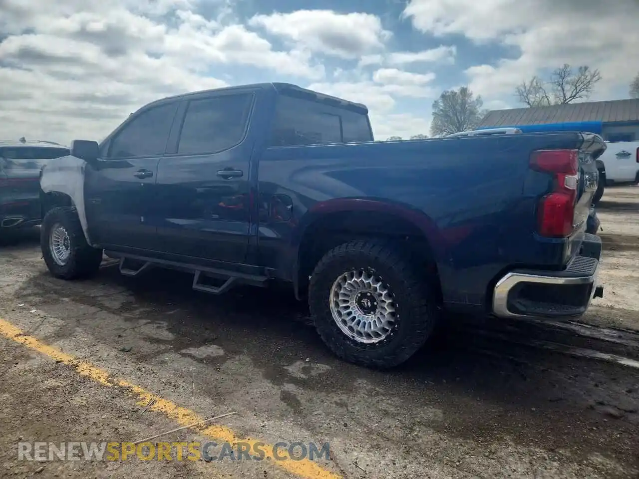 2 Photograph of a damaged car 1GCUYDED5MZ117961 CHEVROLET SILVERADO 2021