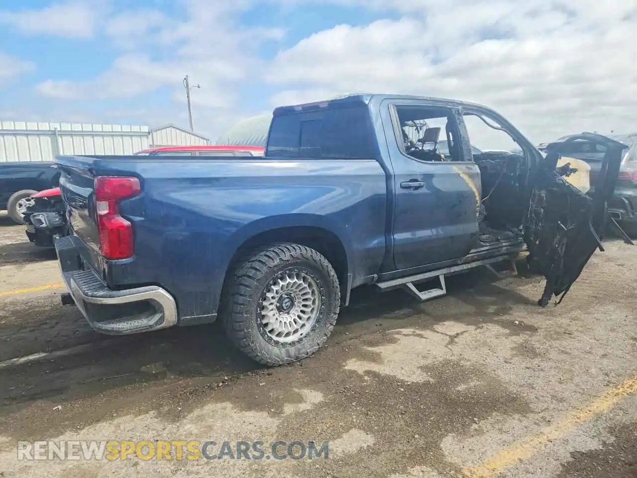 3 Photograph of a damaged car 1GCUYDED5MZ117961 CHEVROLET SILVERADO 2021