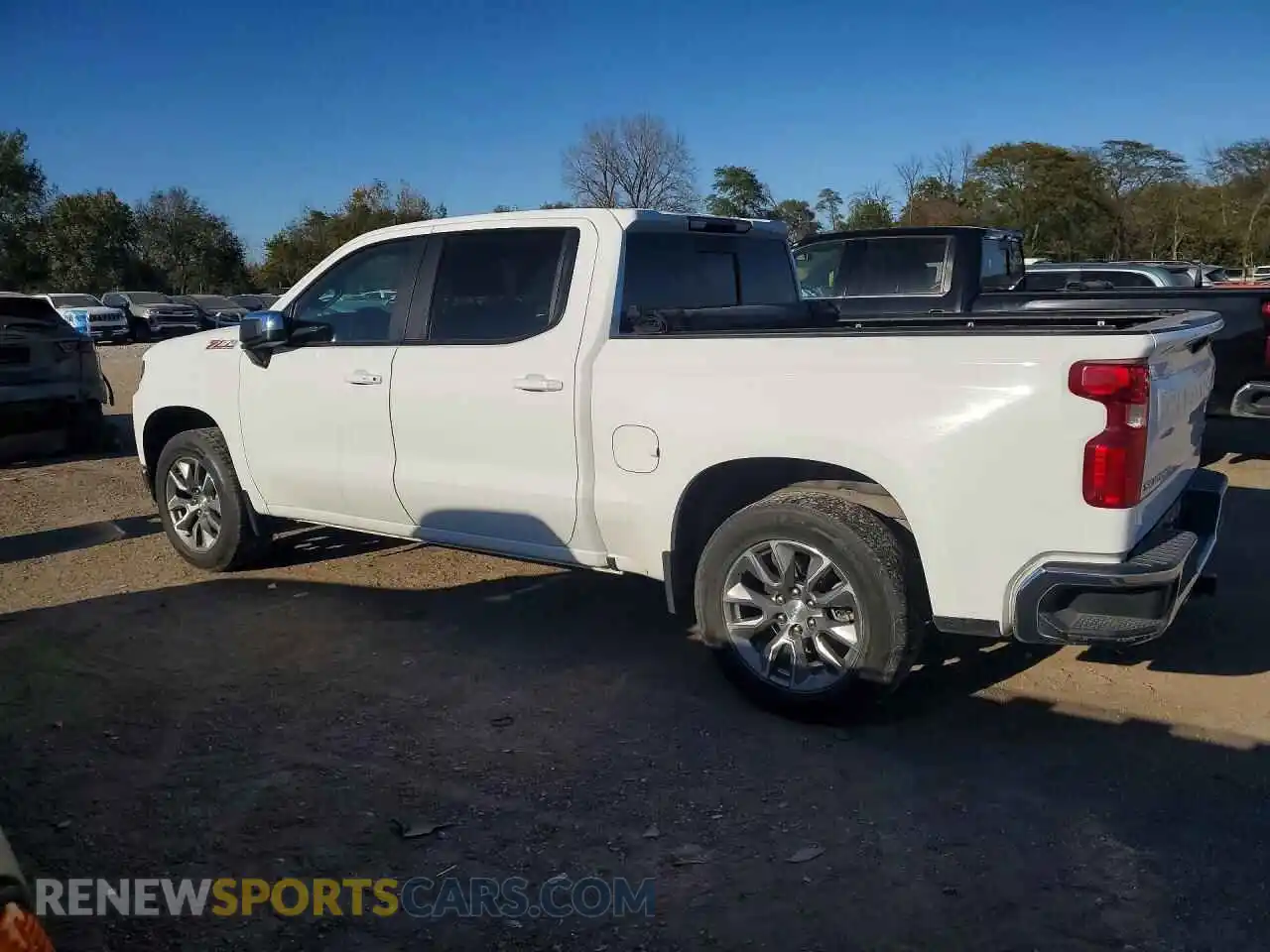 2 fotografías del automóvil dañado 1GCUYDED9MZ136710 CHEVROLET SILVERADO 2021