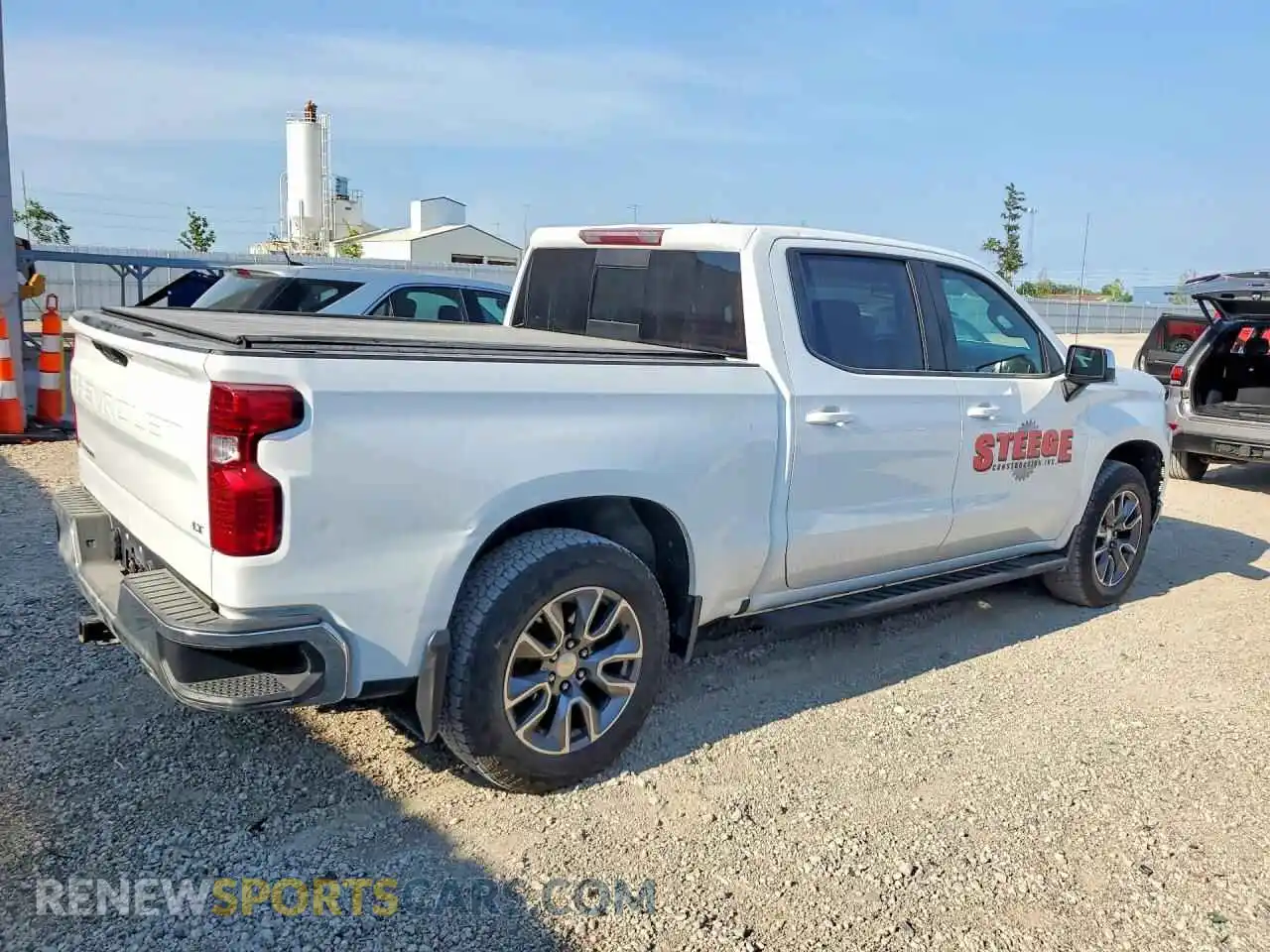 3 fotografías del automóvil dañado 1GCUYDED9MZ175782 CHEVROLET SILVERADO 2021