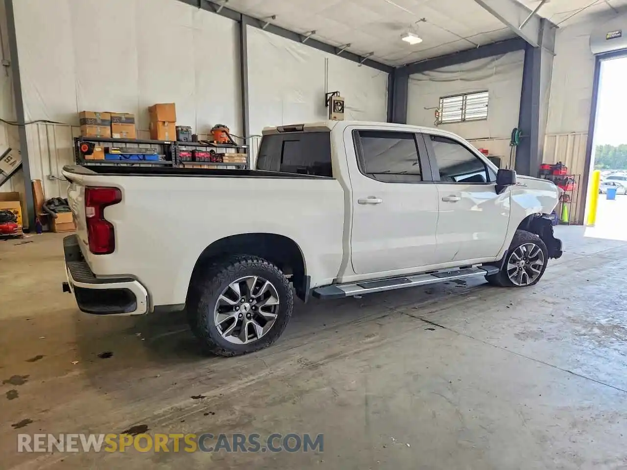 3 fotografías del automóvil dañado 1GCUYEED3MZ108410 CHEVROLET SILVERADO 2021