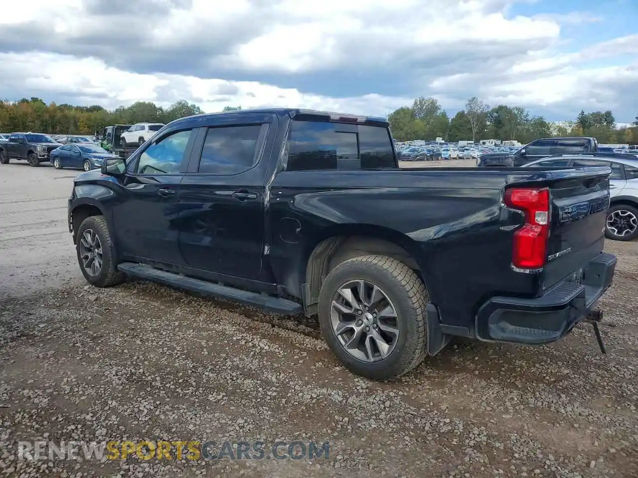 2 fotografías del automóvil dañado 1GCUYEED9MZ127284 CHEVROLET SILVERADO 2021